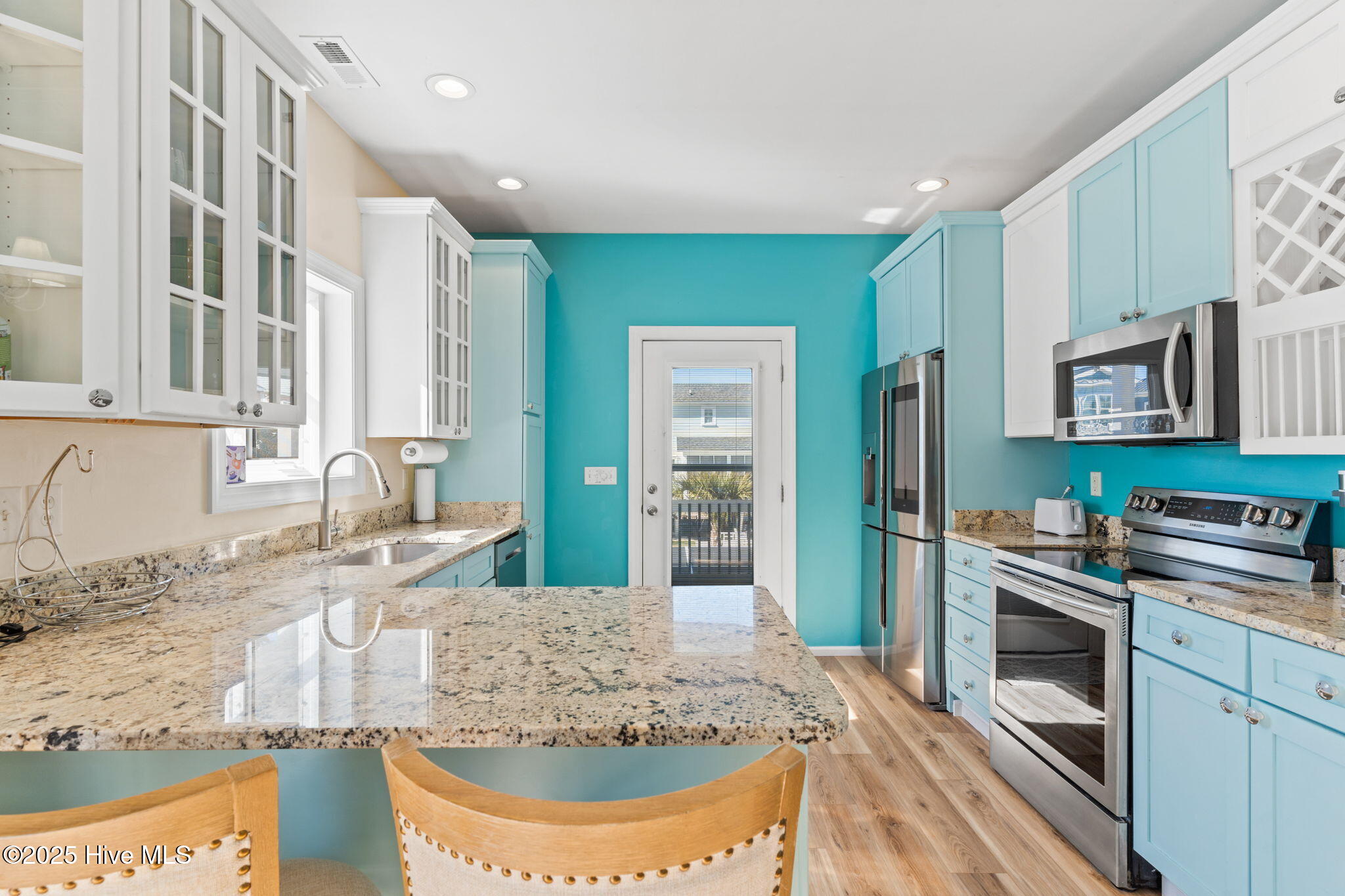 100542158 | Photo 32