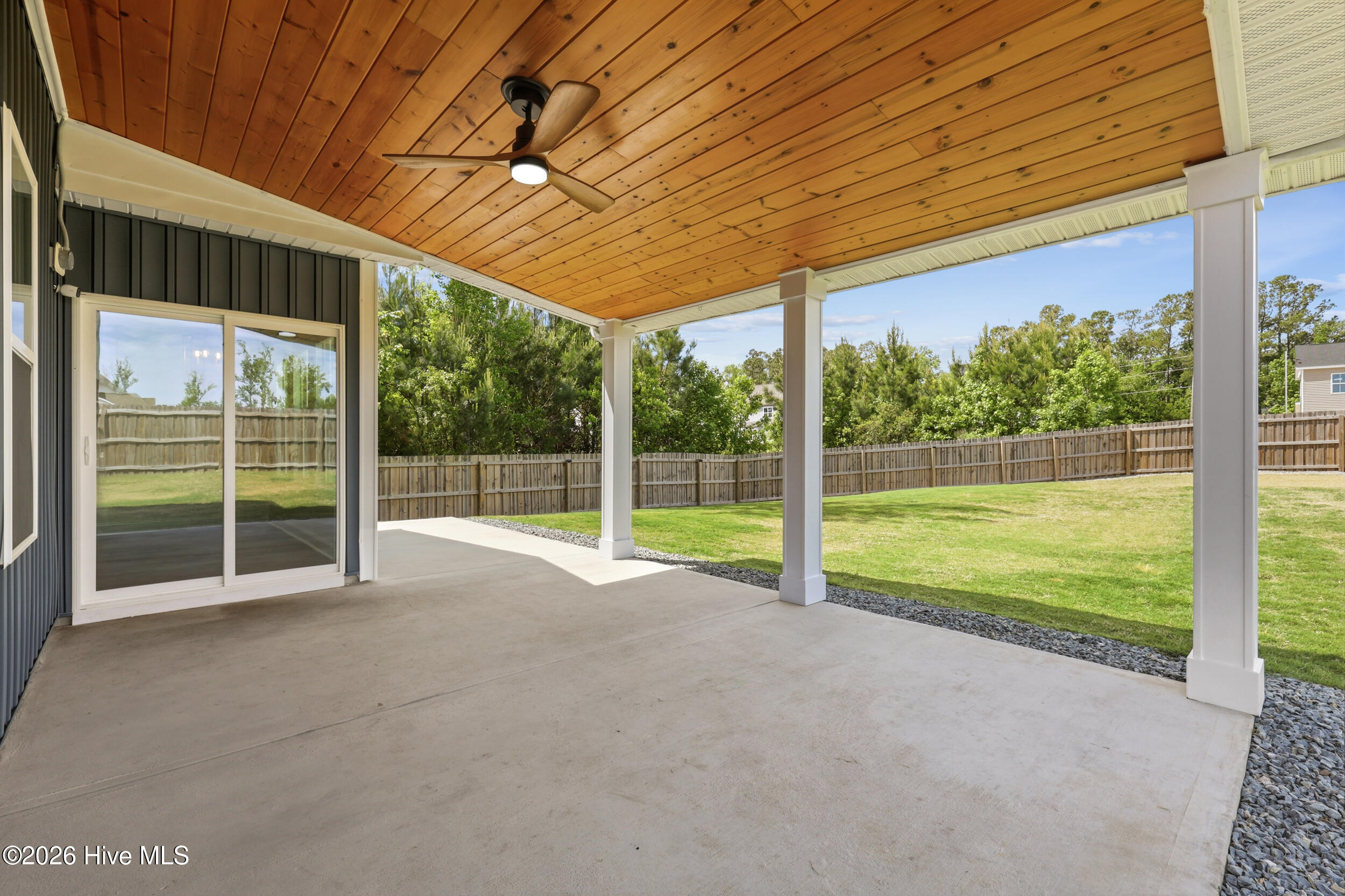 100570629 | Photo 44