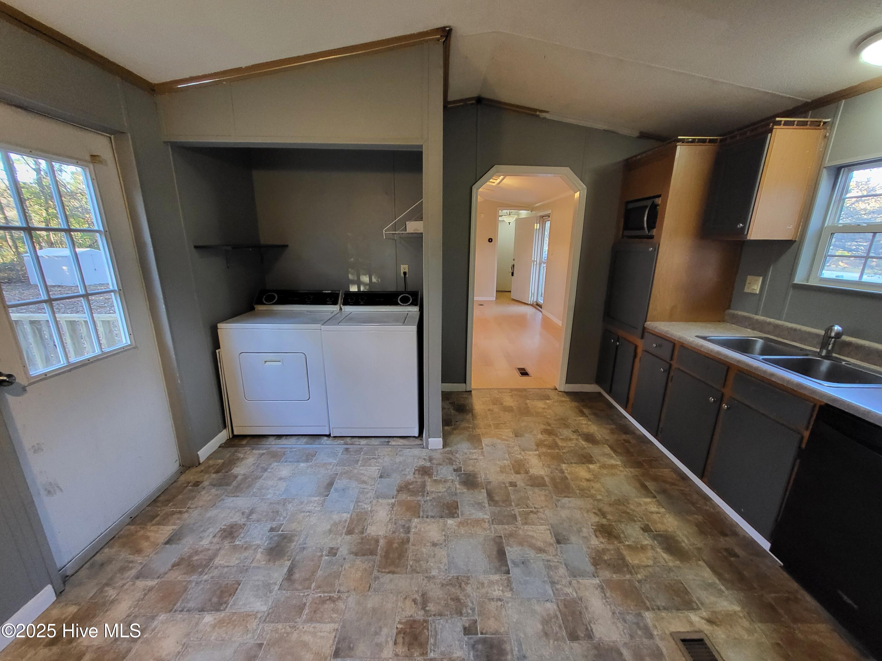 100540995 | Photo 19