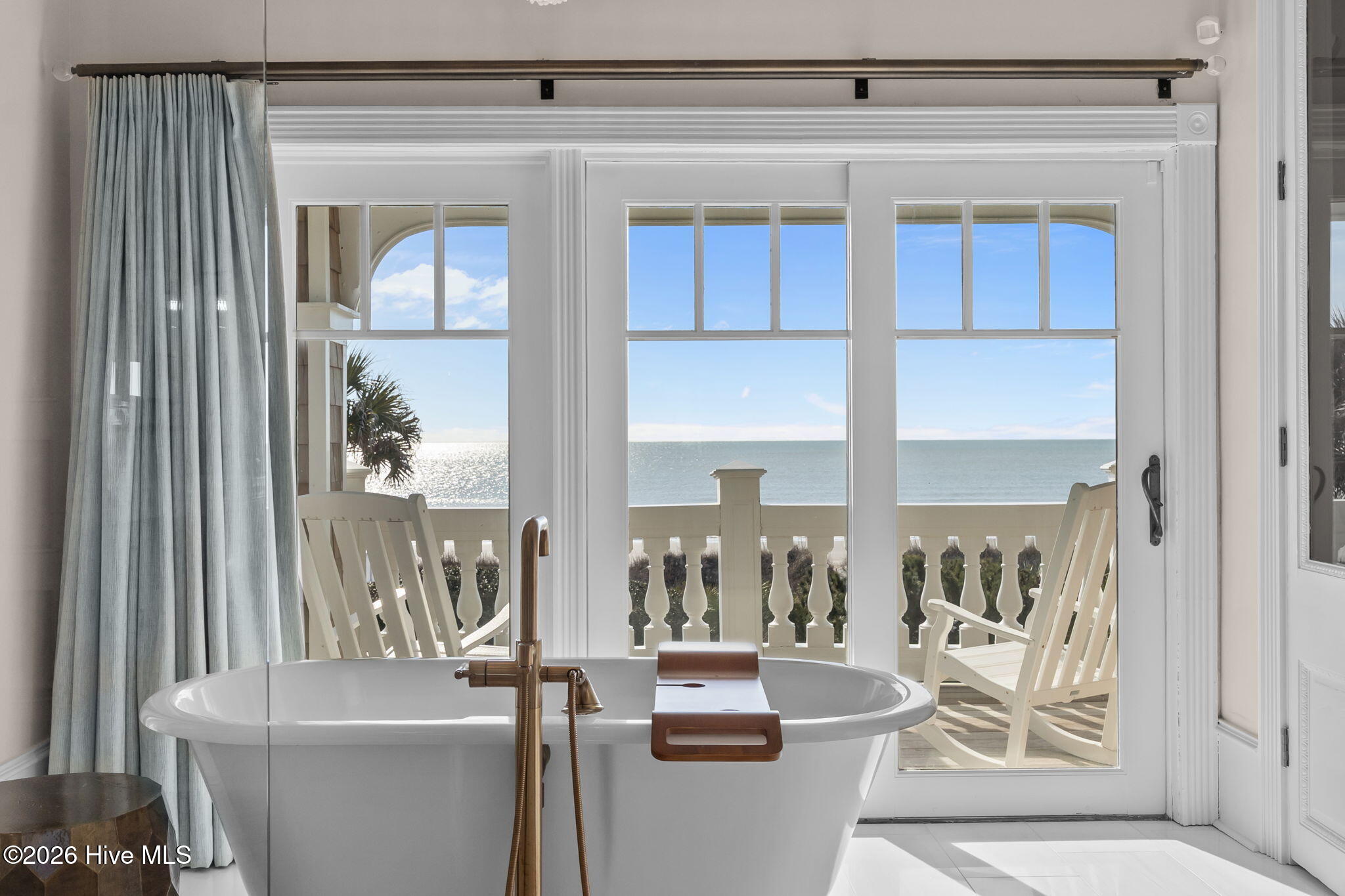 100552689 | Photo 61