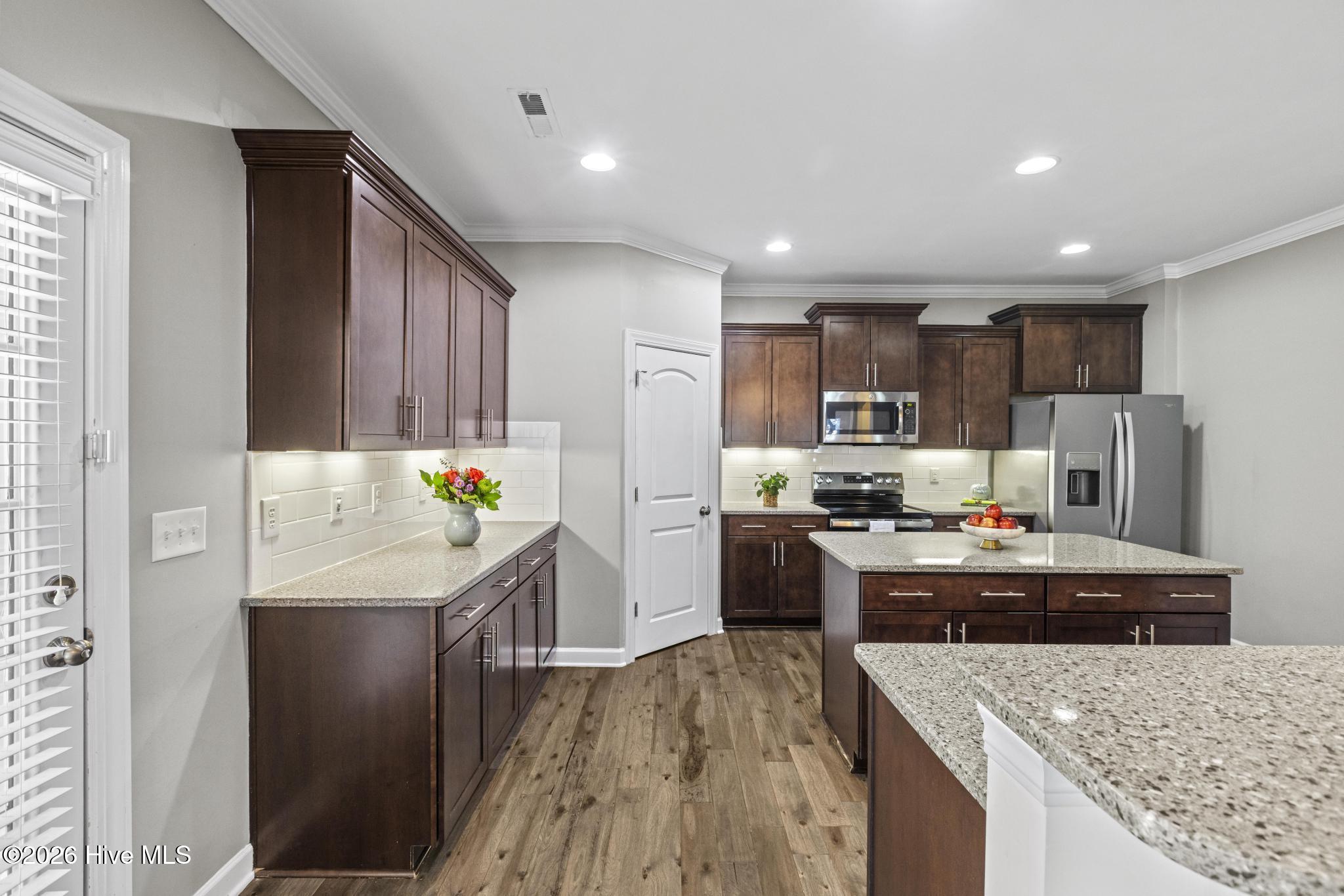 100554493 | Photo 15