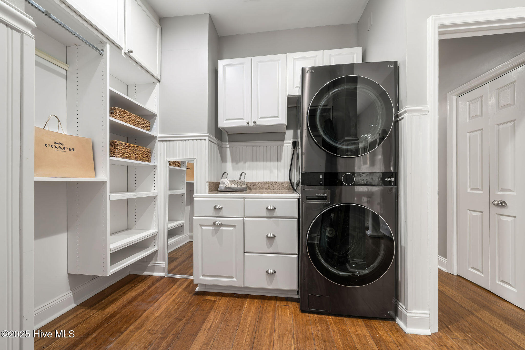 100539157 | Photo 58