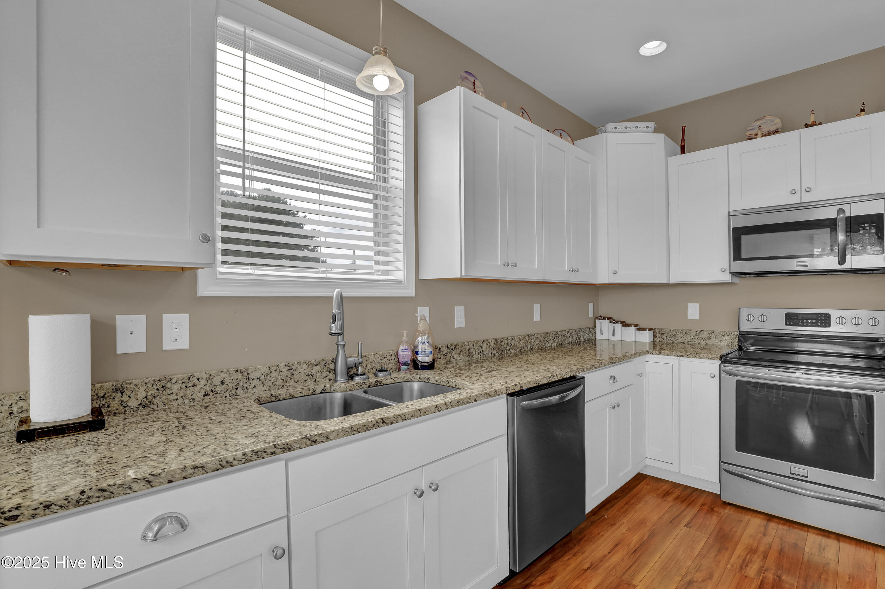 100511800 | Photo 23