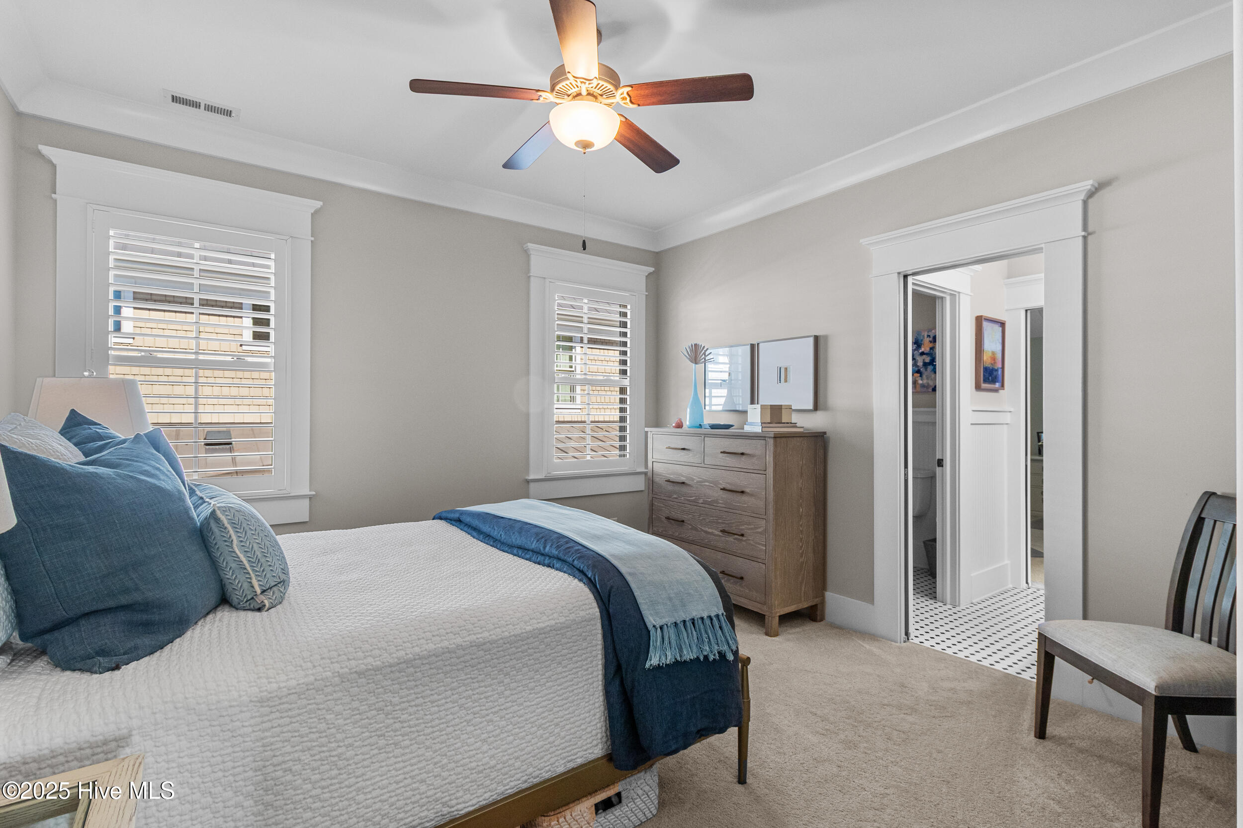 100537766 | Photo 32