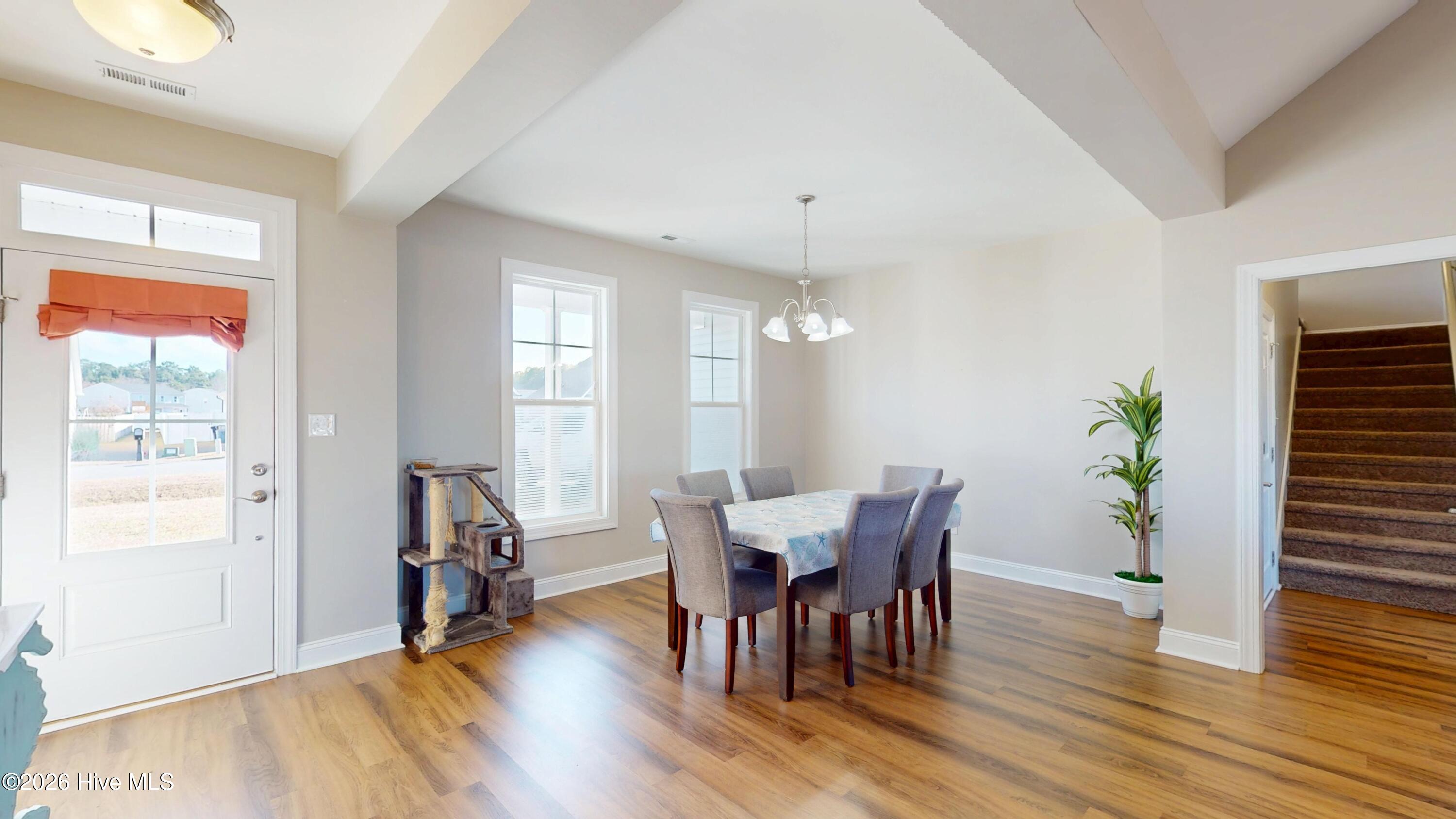 100547102 | Photo 18