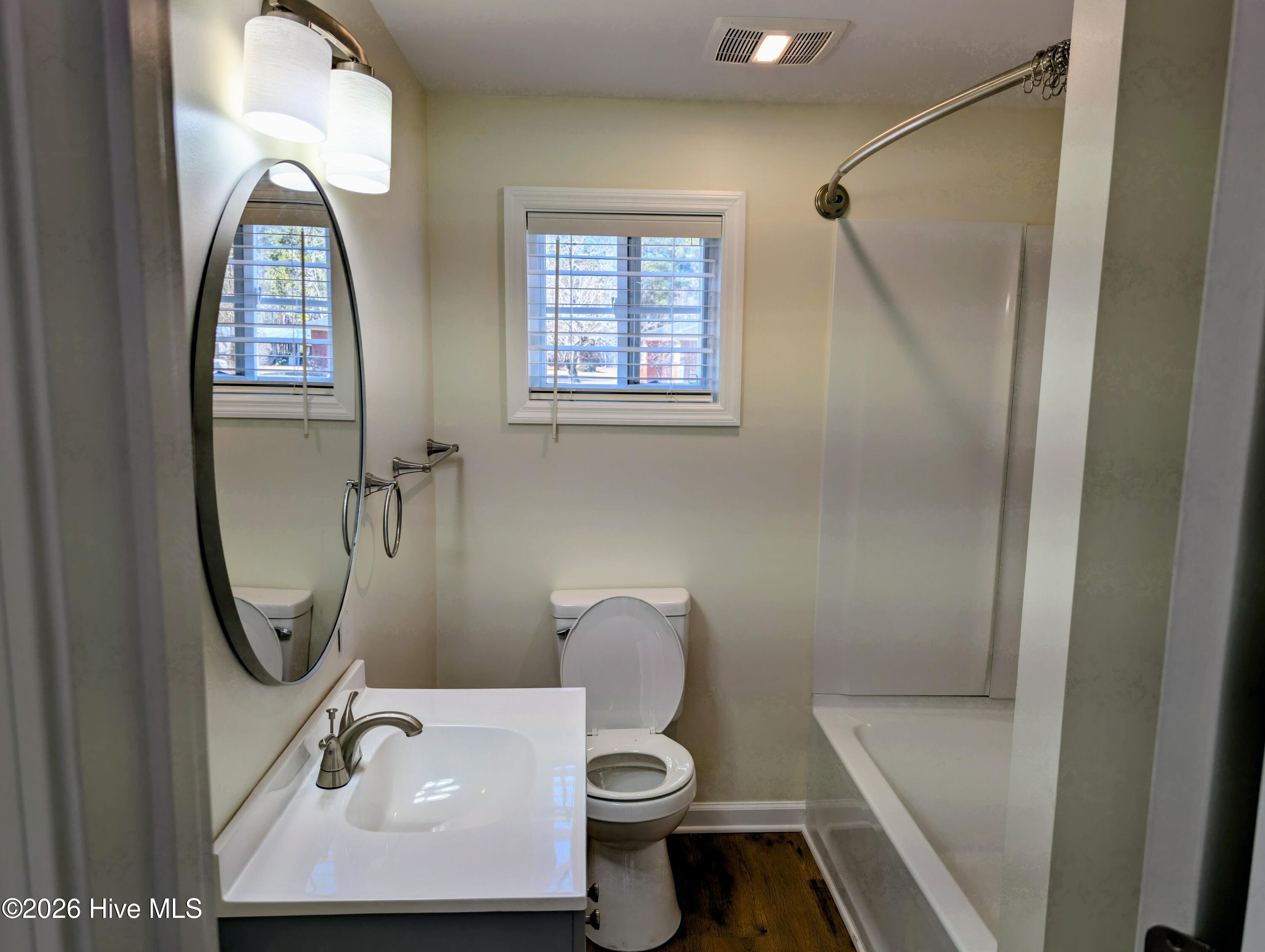 100549454 | Photo 12