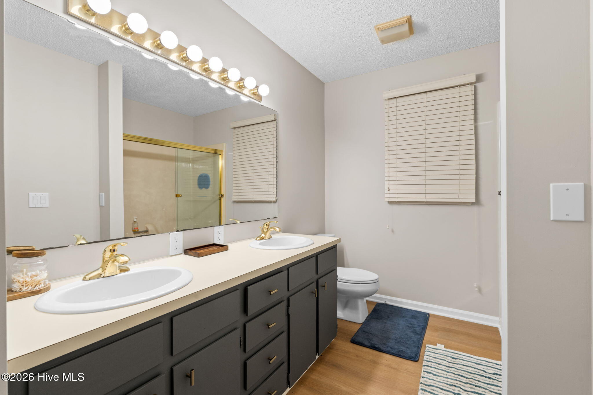 100562881 | Photo 23