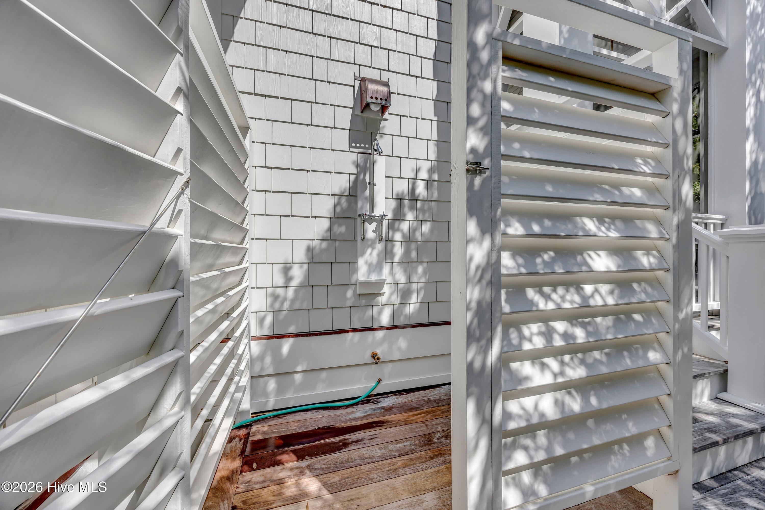 100567930 | Photo 50