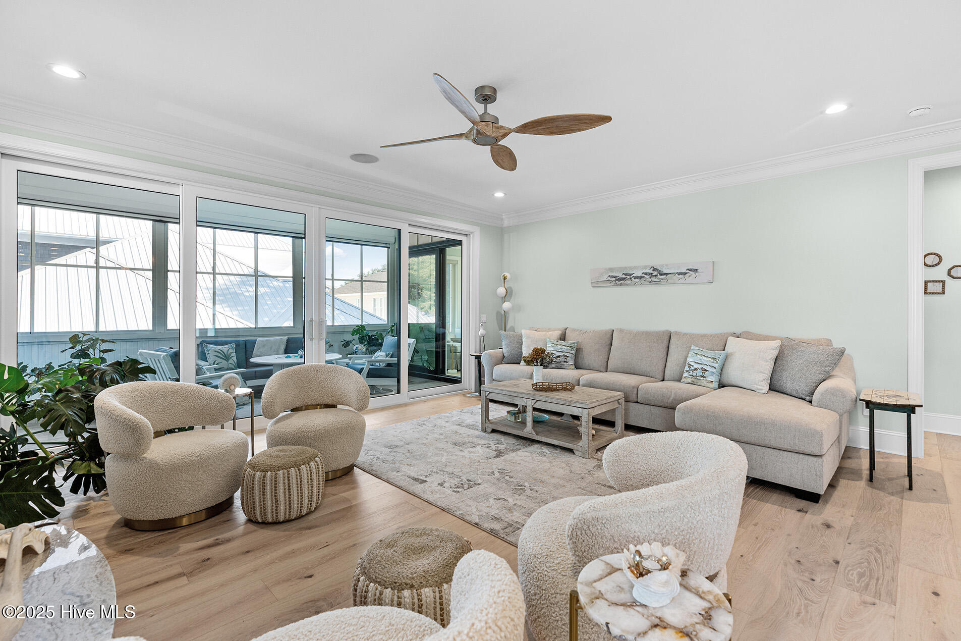 100540813 | Photo 13