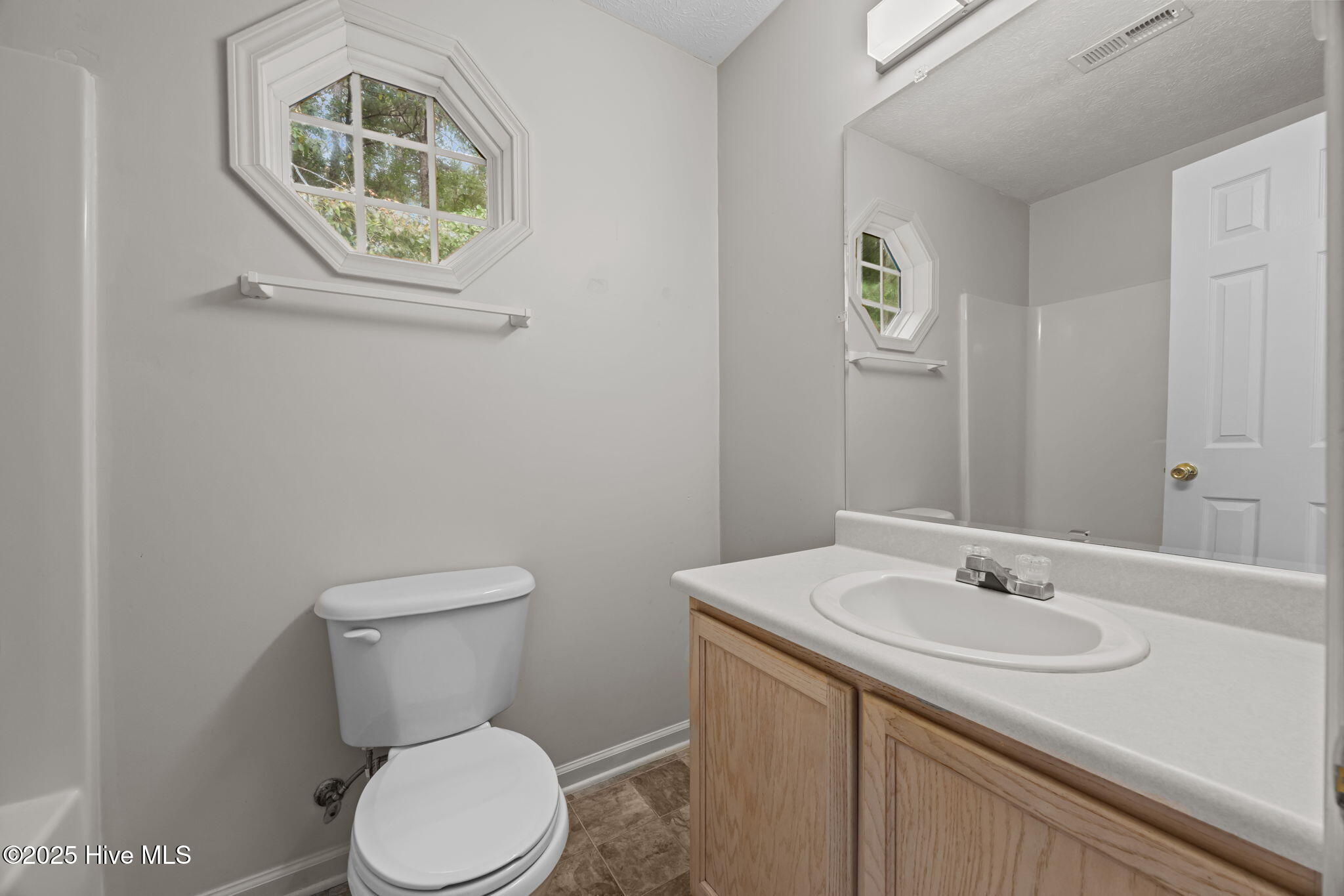 100522704 | Photo 14