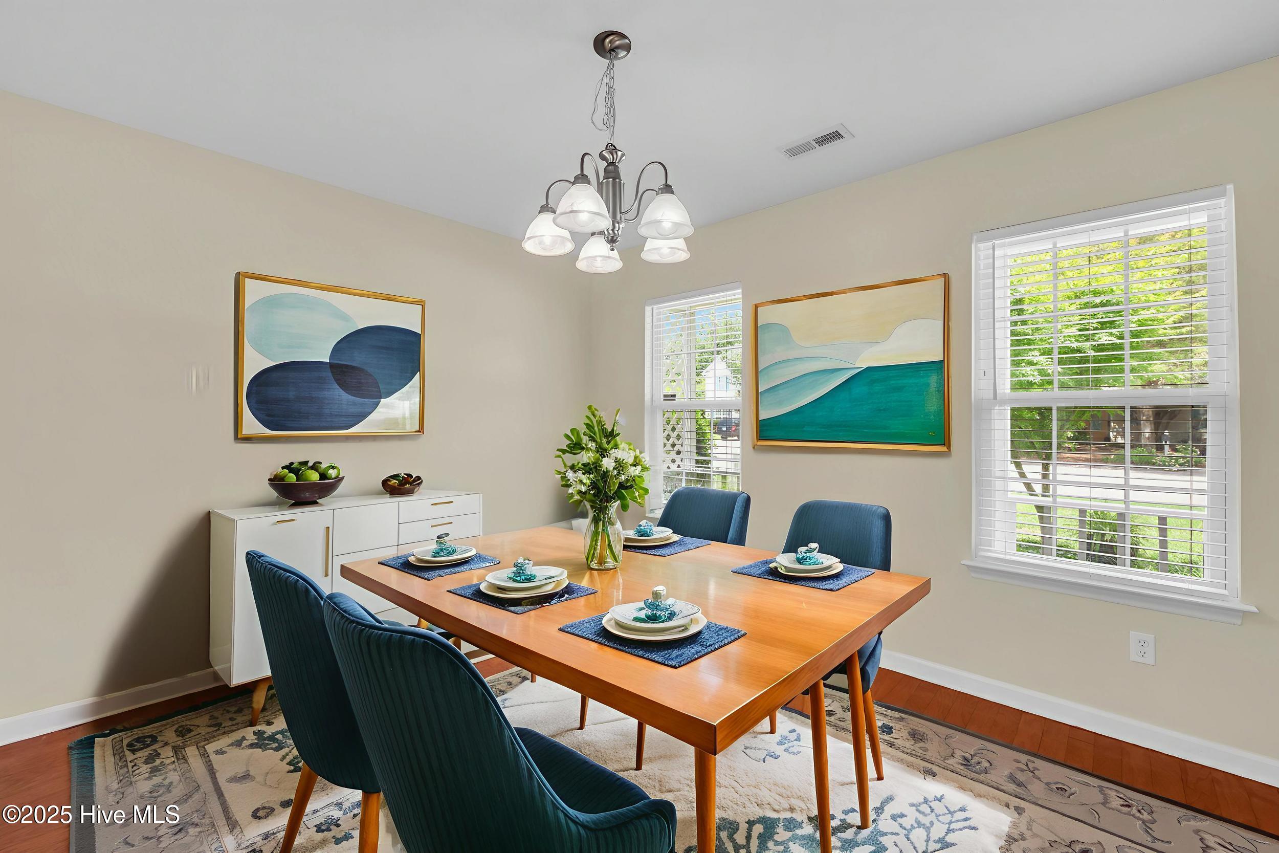 100532277 | Photo 25