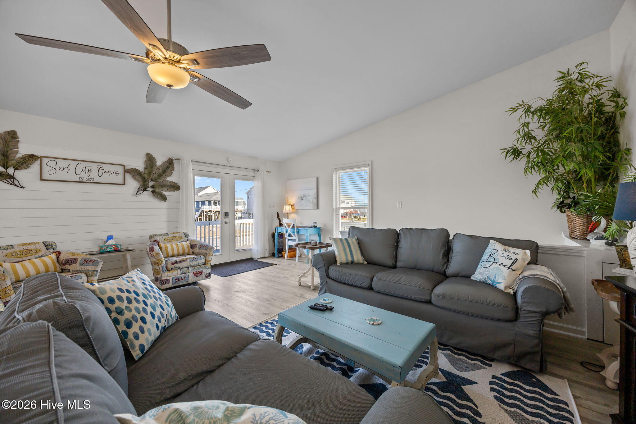 100552001 | Photo 23