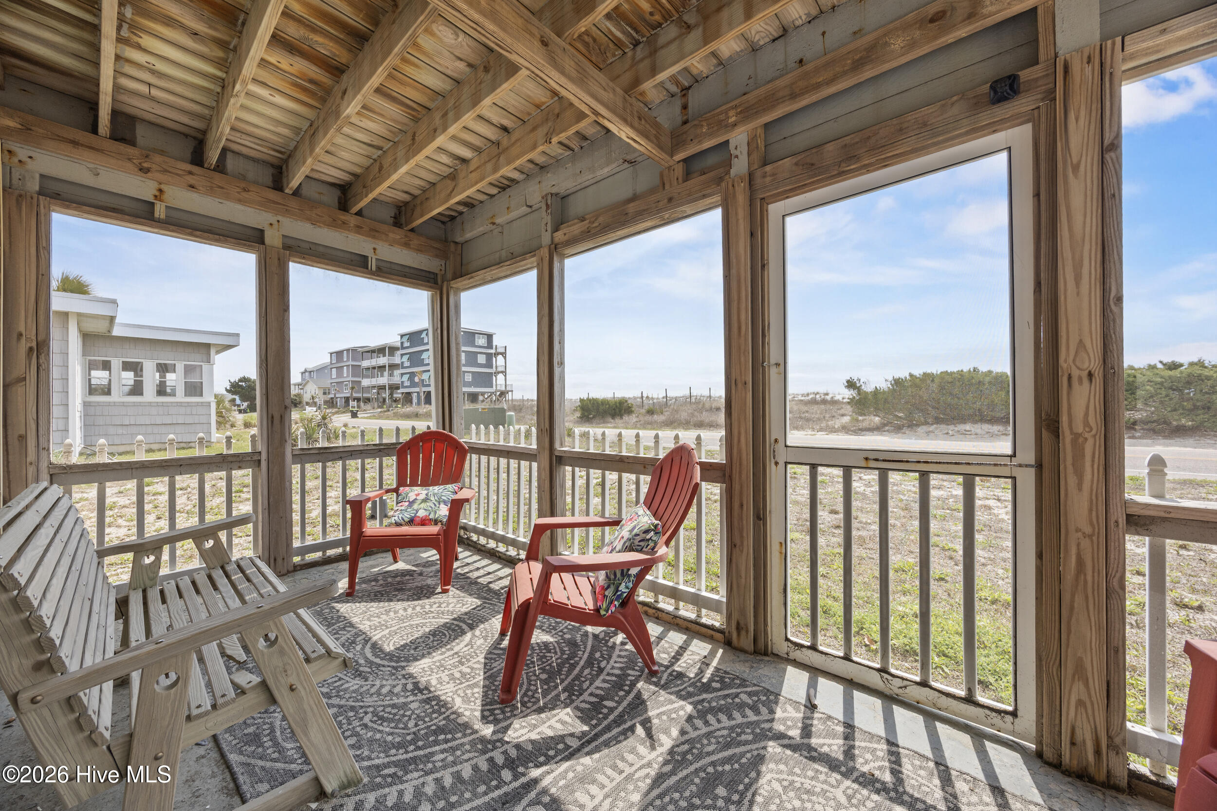 100563115 | Photo 26