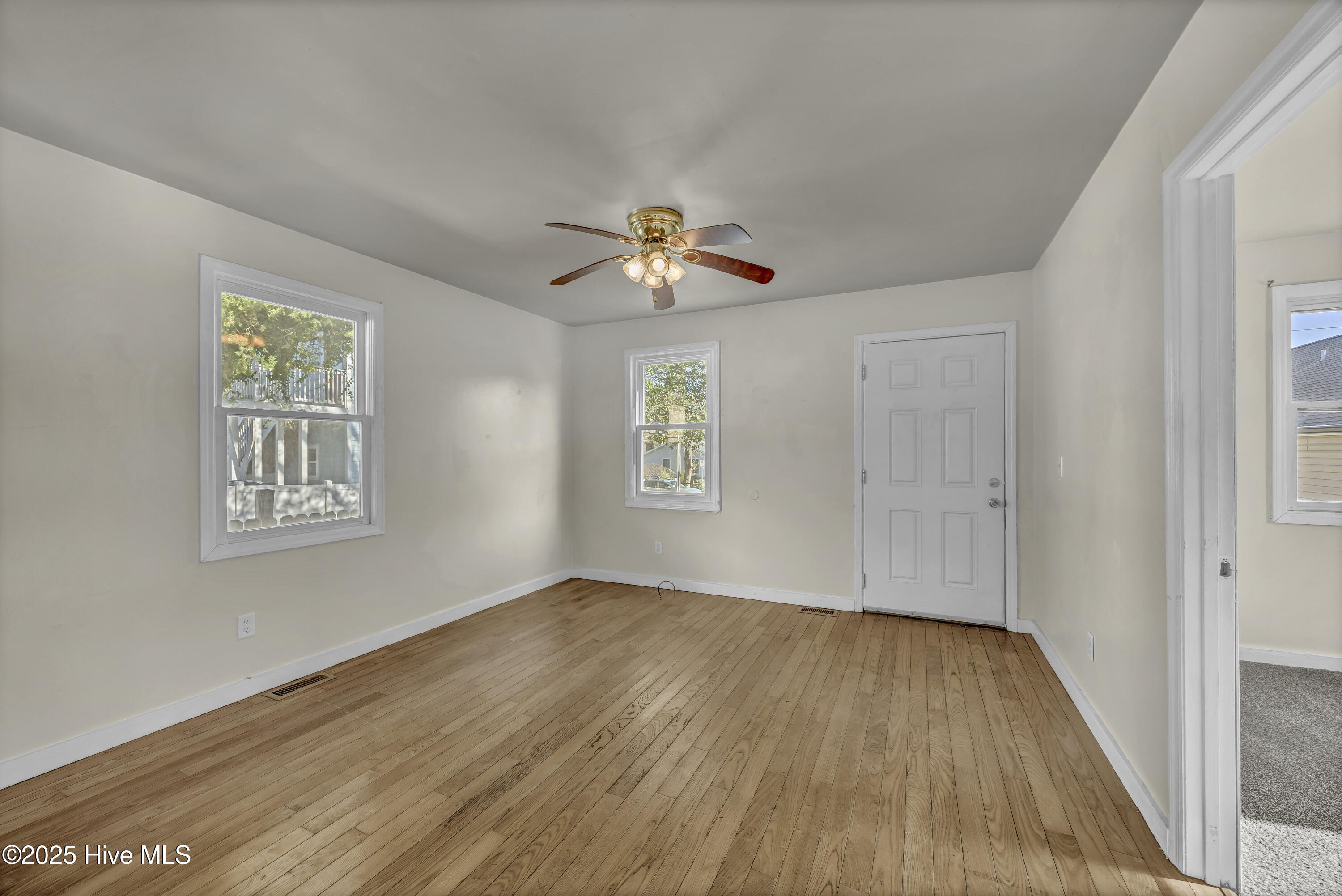 100545424 | Photo 16