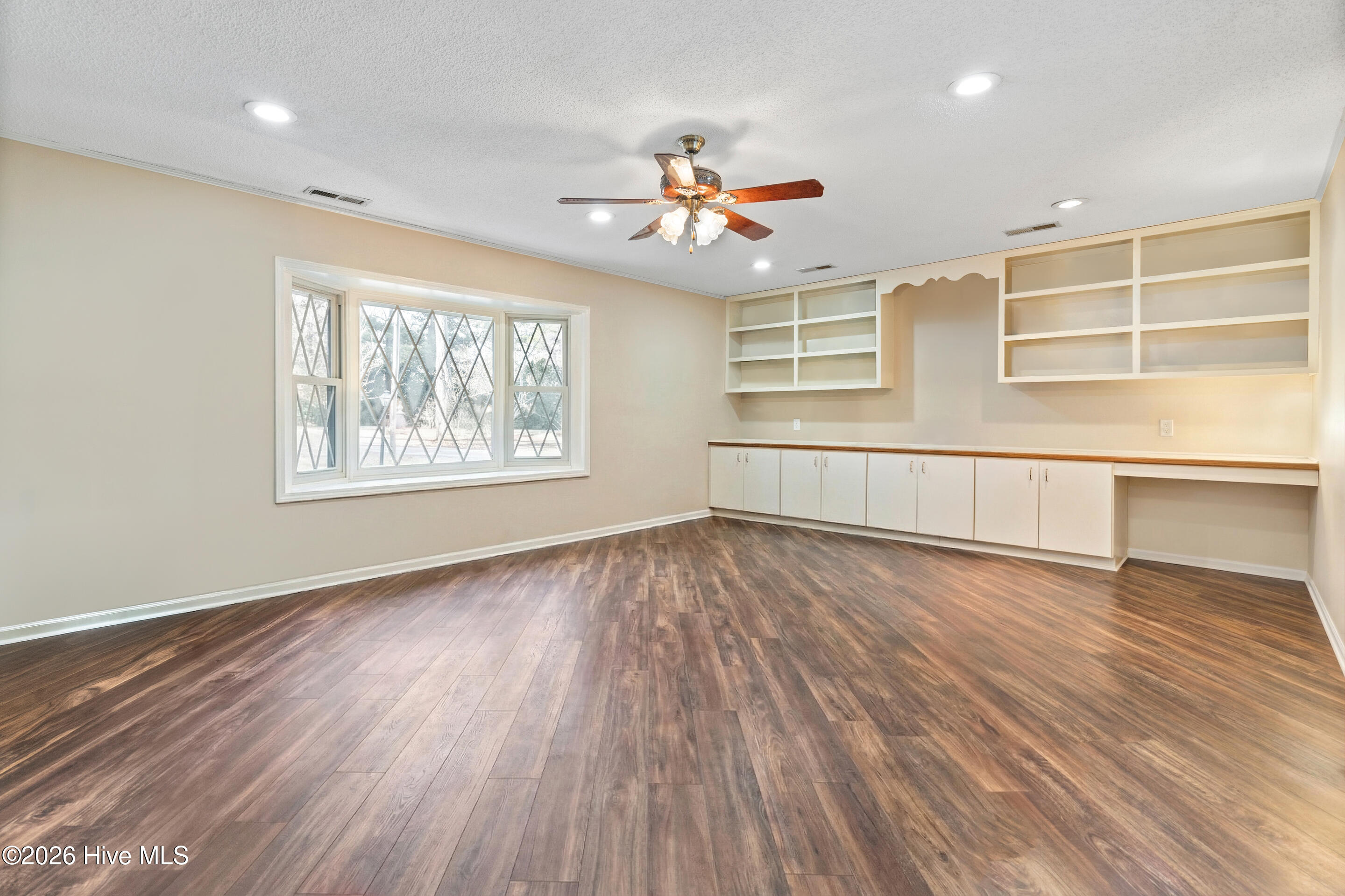 100548046 | Photo 10