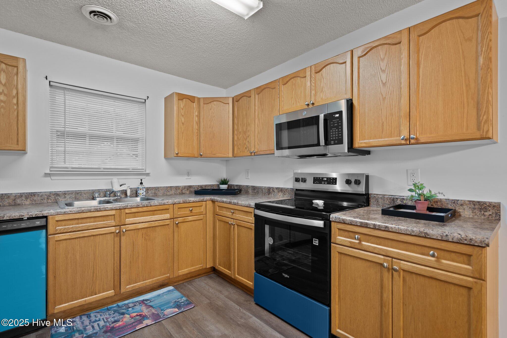 100533443 | Photo 13