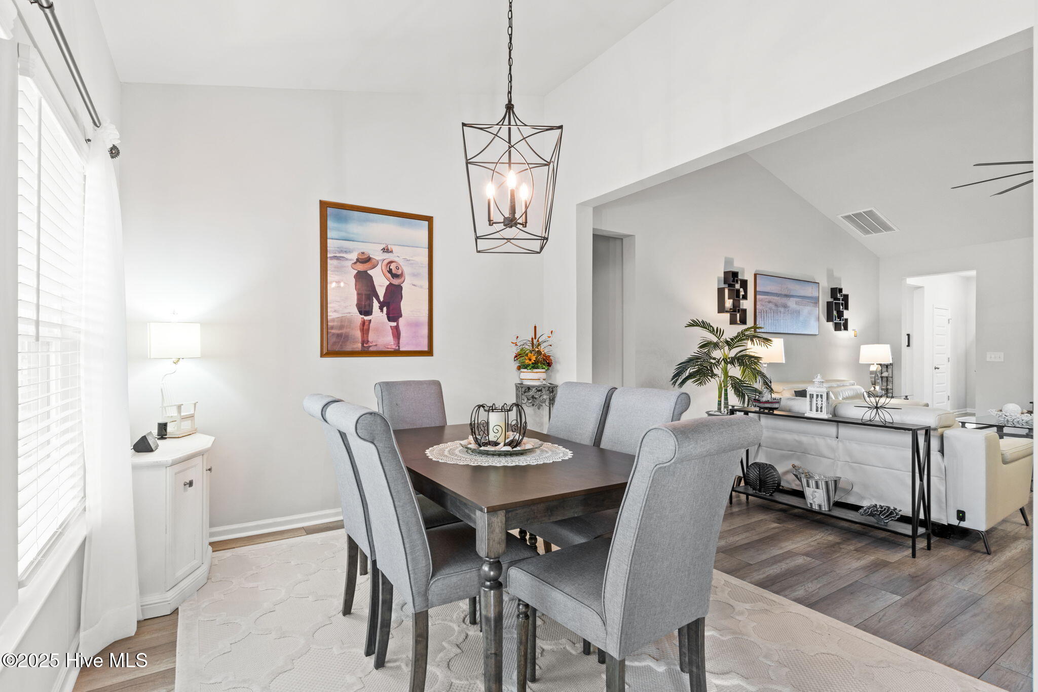 100545936 | Photo 16