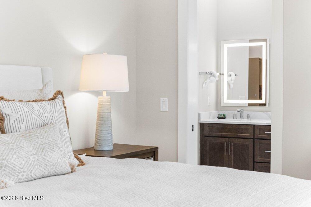 100568013 | Photo 19