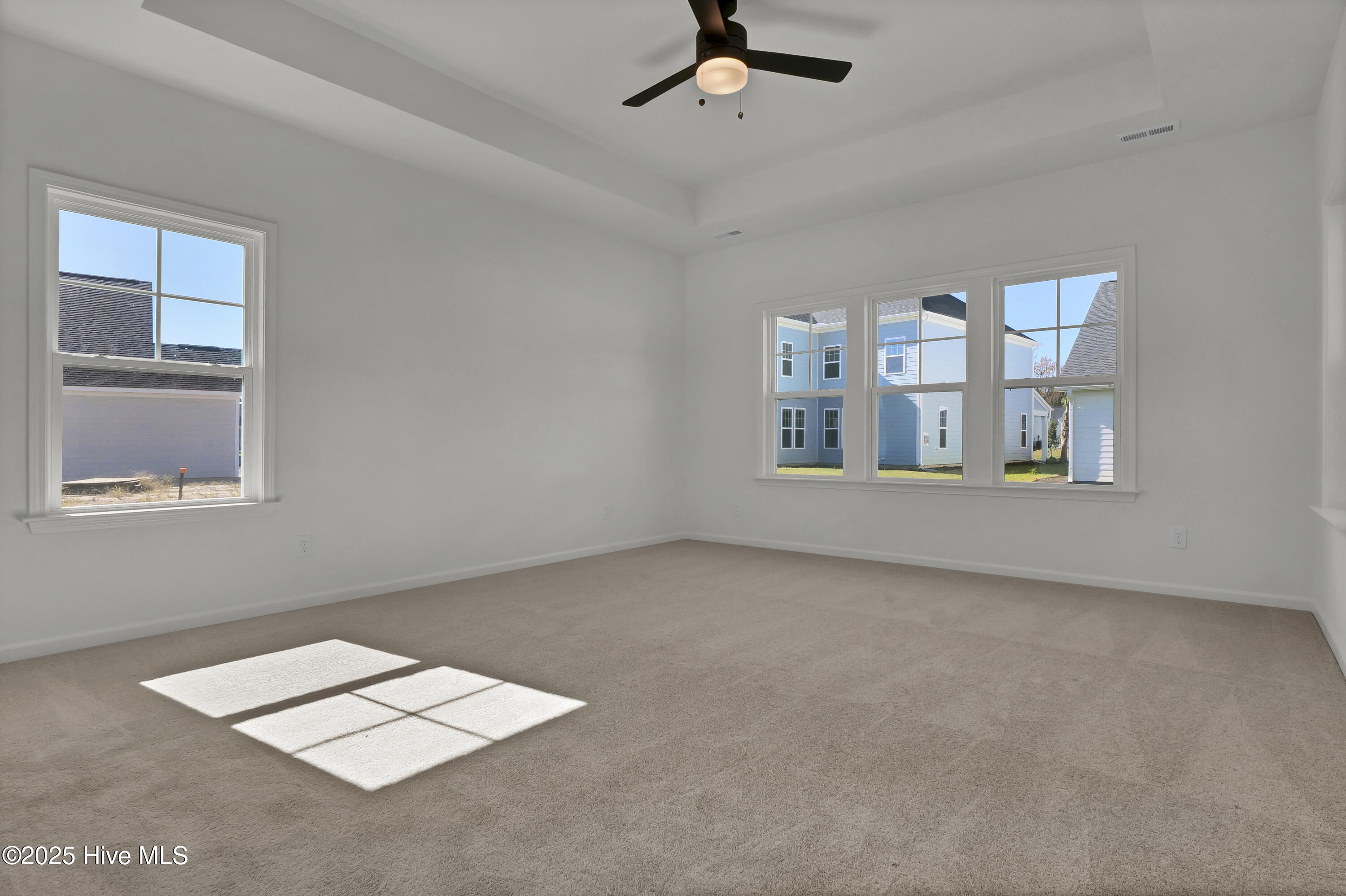 100518809 | Photo 16