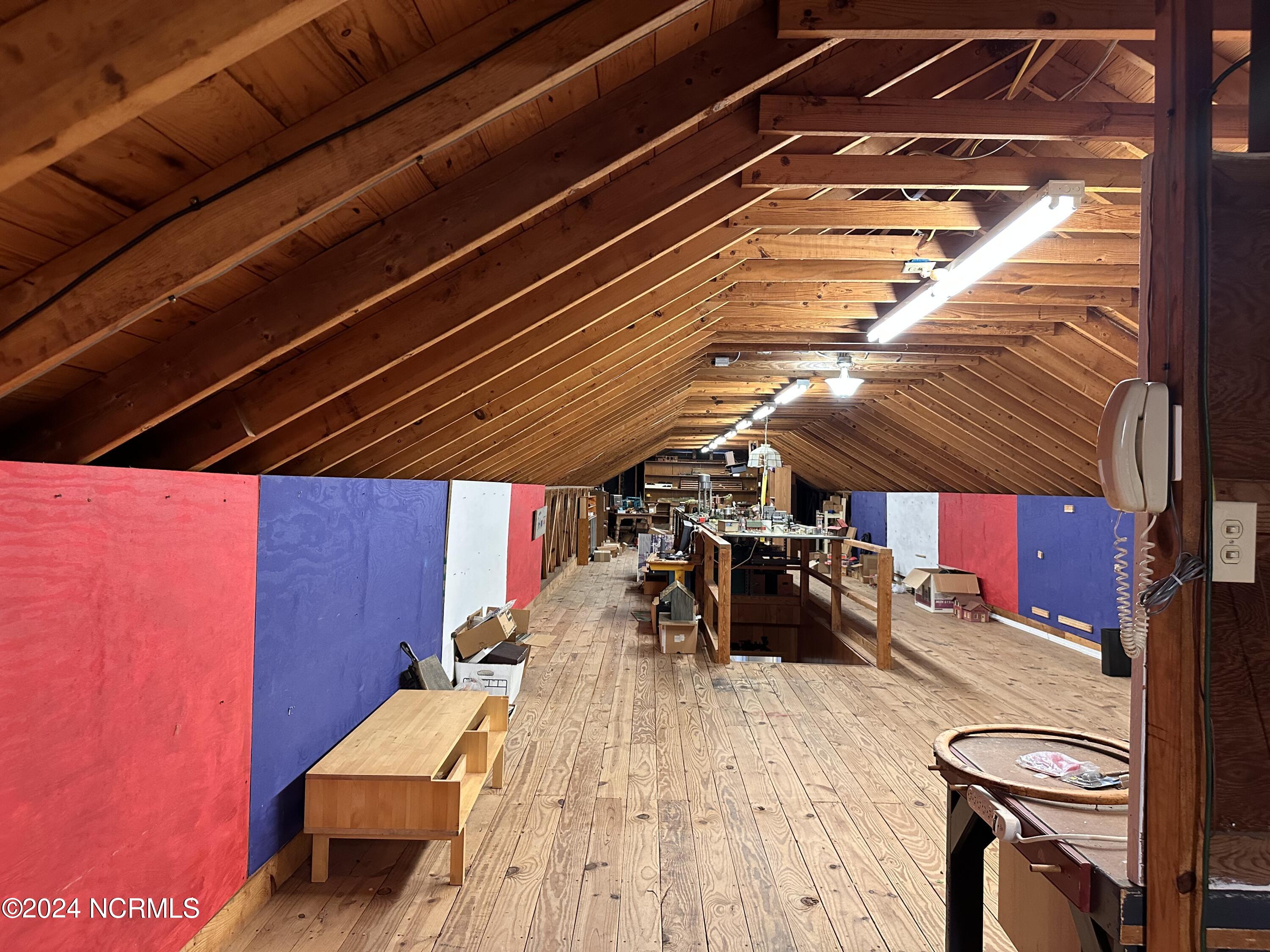 100466276 | Photo 41