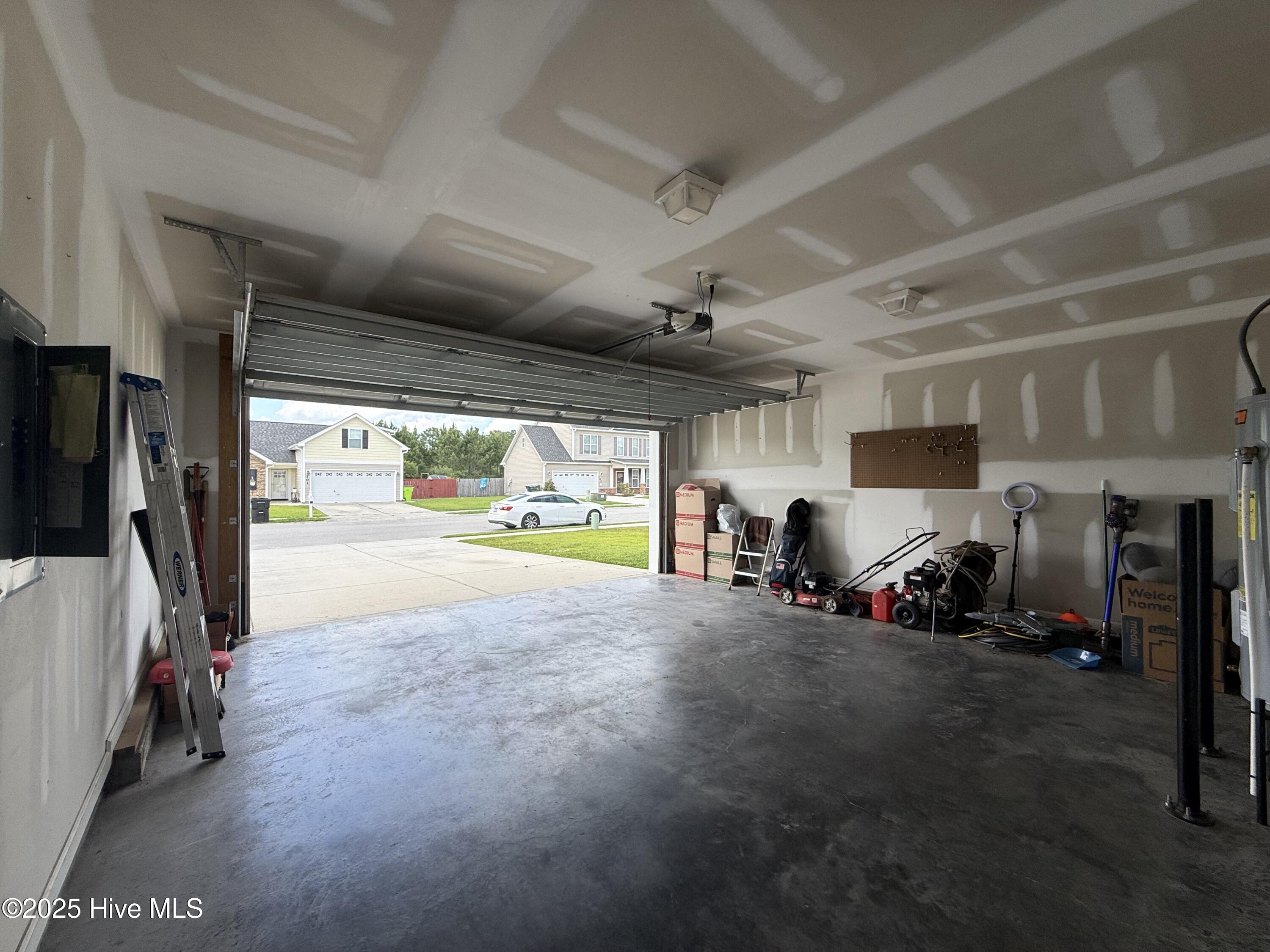 100566630 | Photo 33