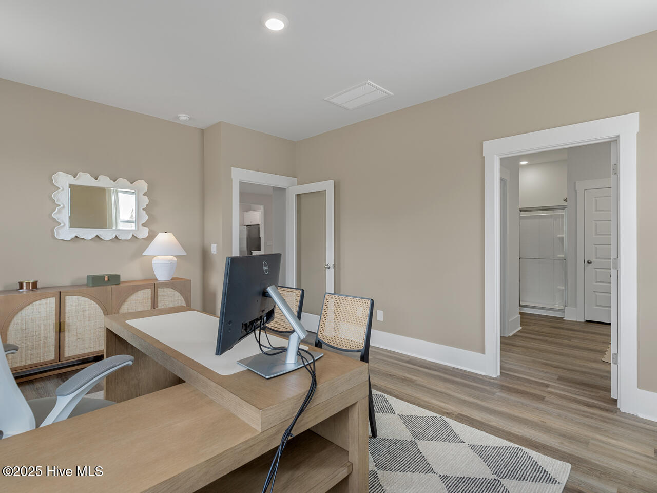 100539469 | Photo 23