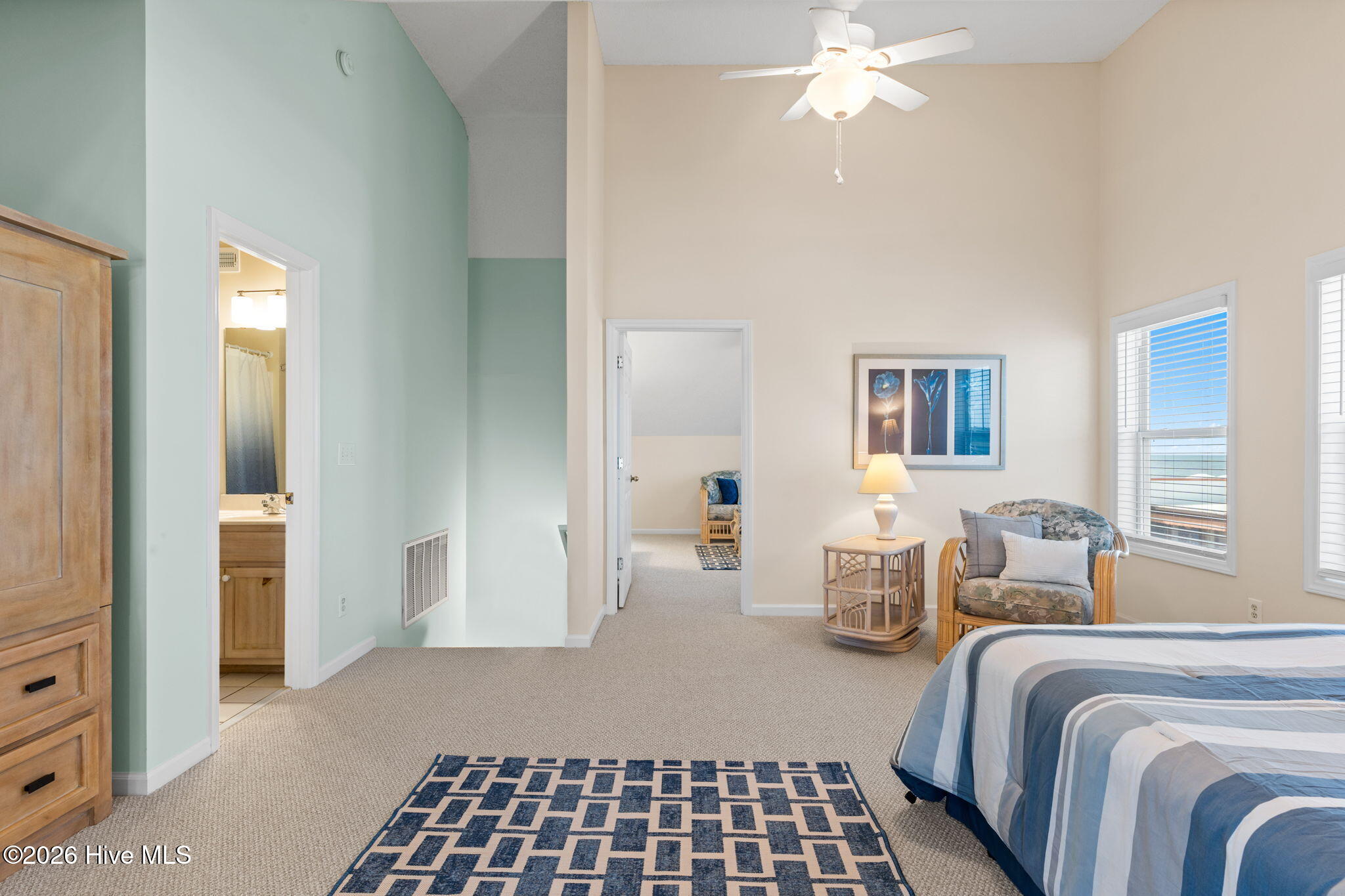 100564917 | Photo 43