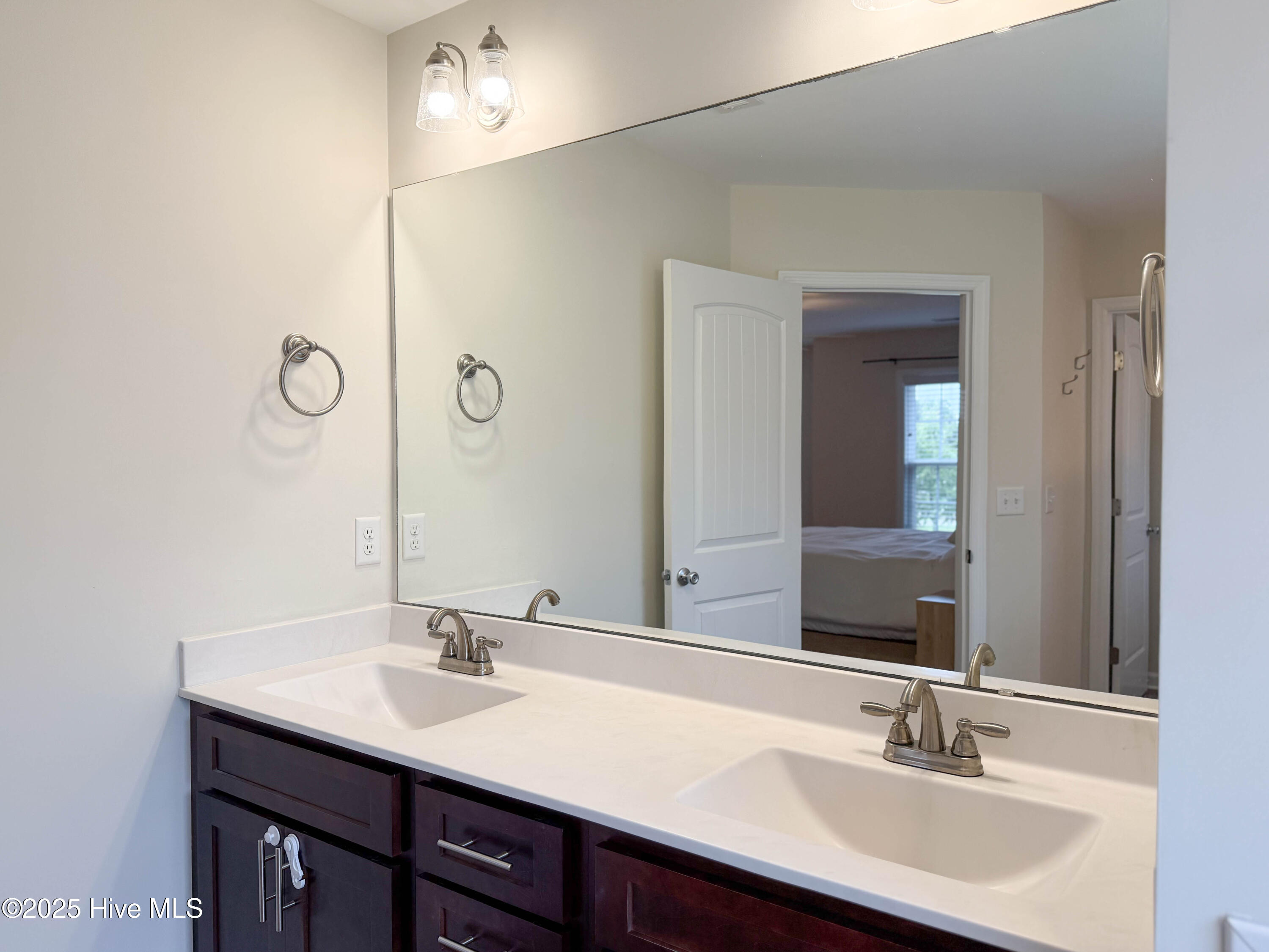 100536408 | Photo 34