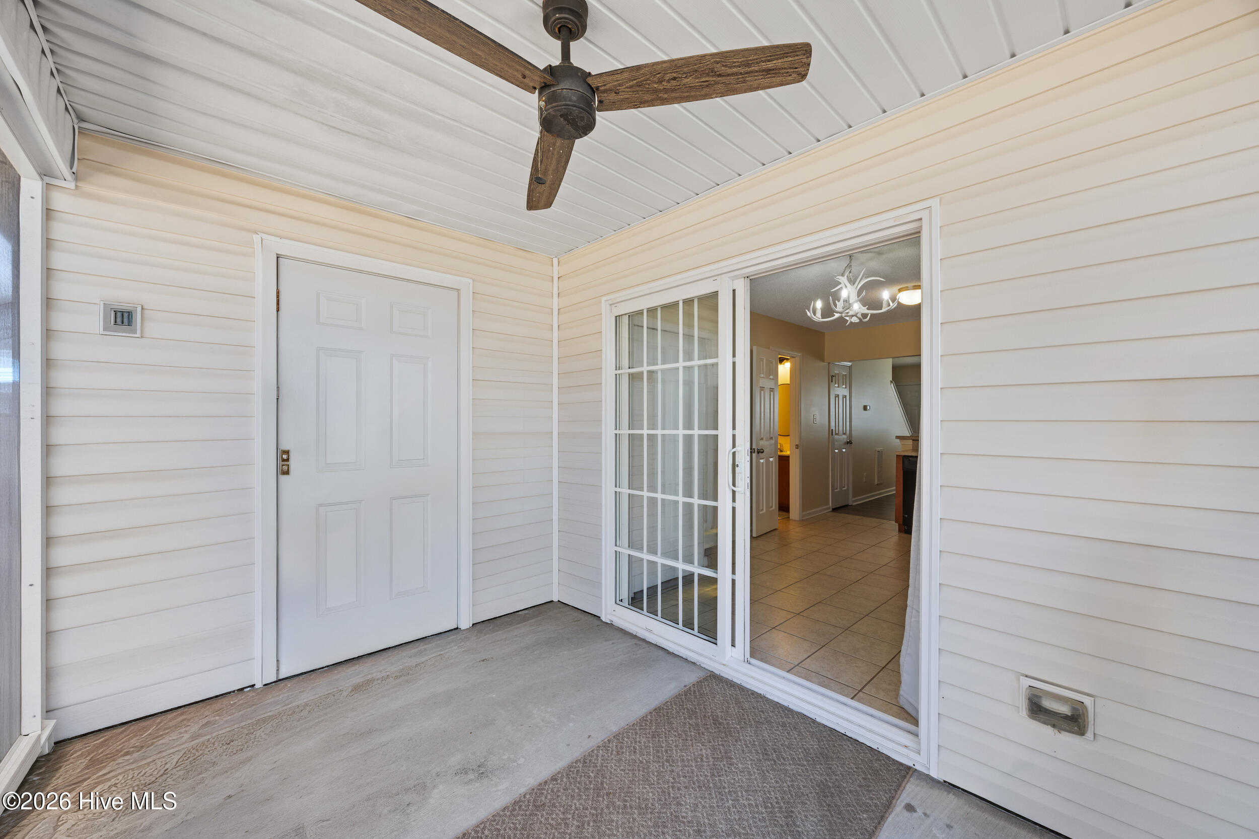 100554013 | Photo 16