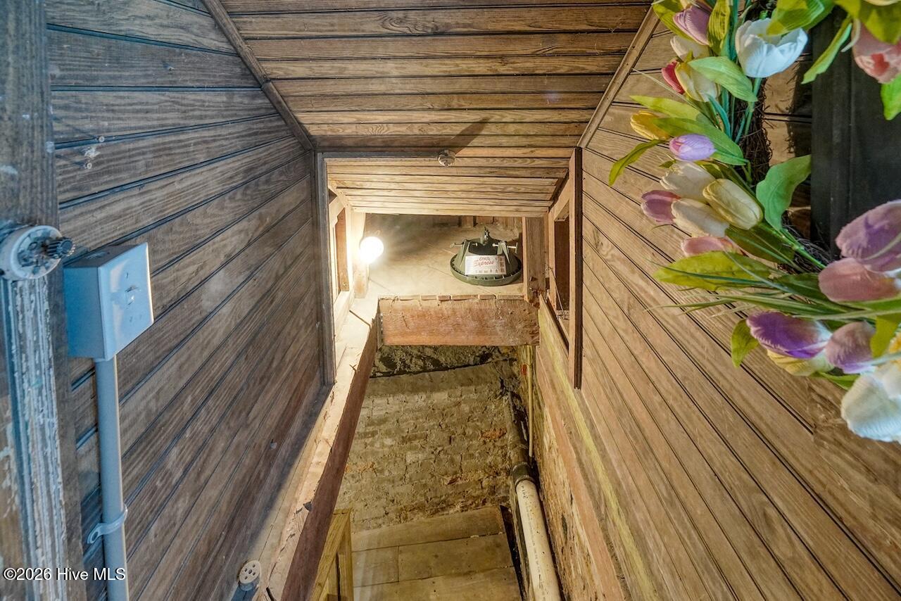 100560028 | Photo 41