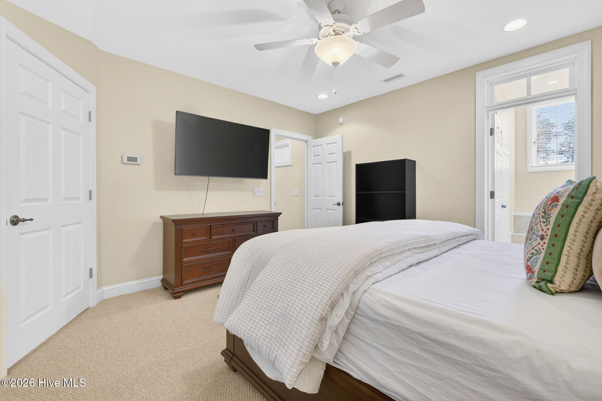 100561397 | Photo 66