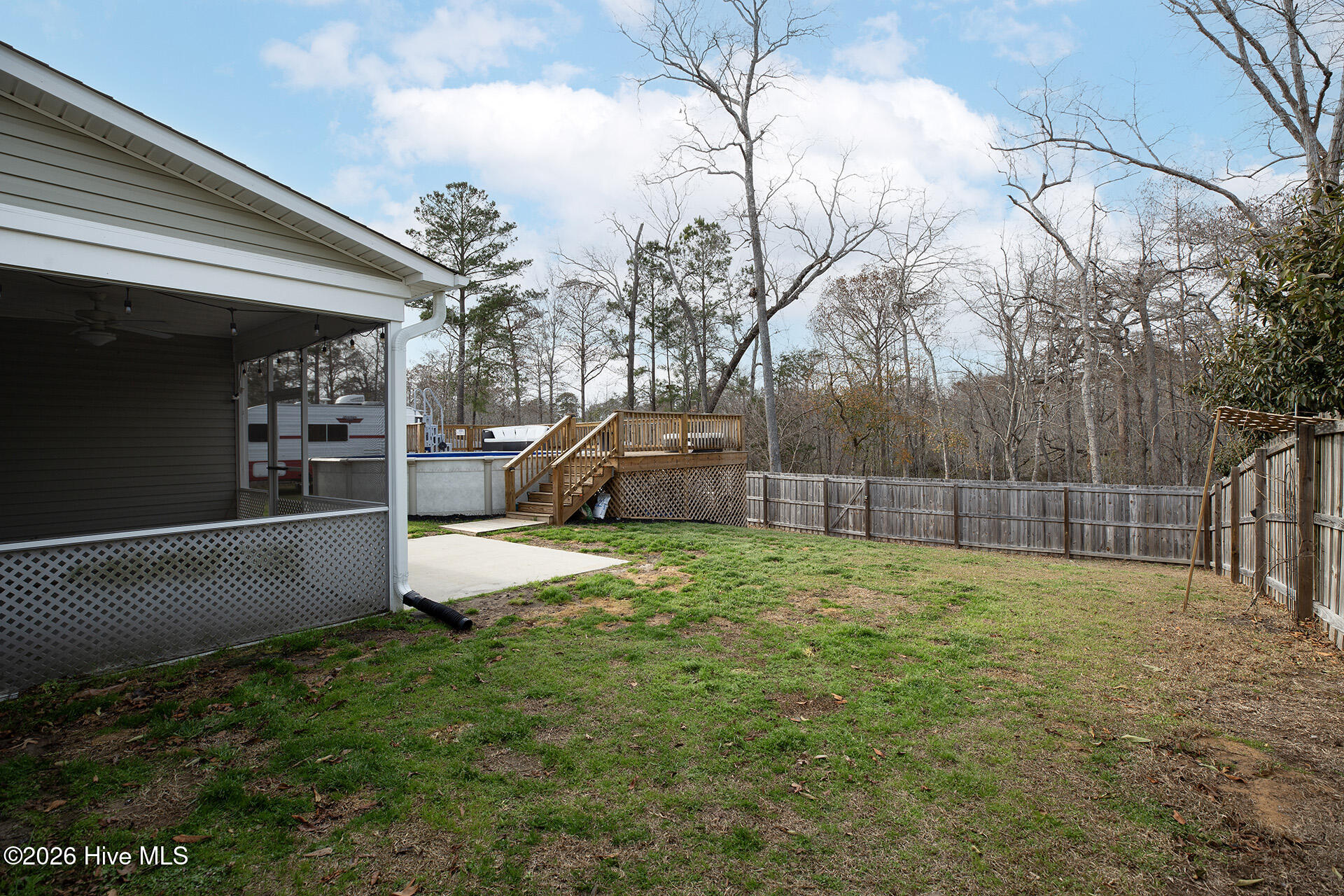 100550596 | Photo 45