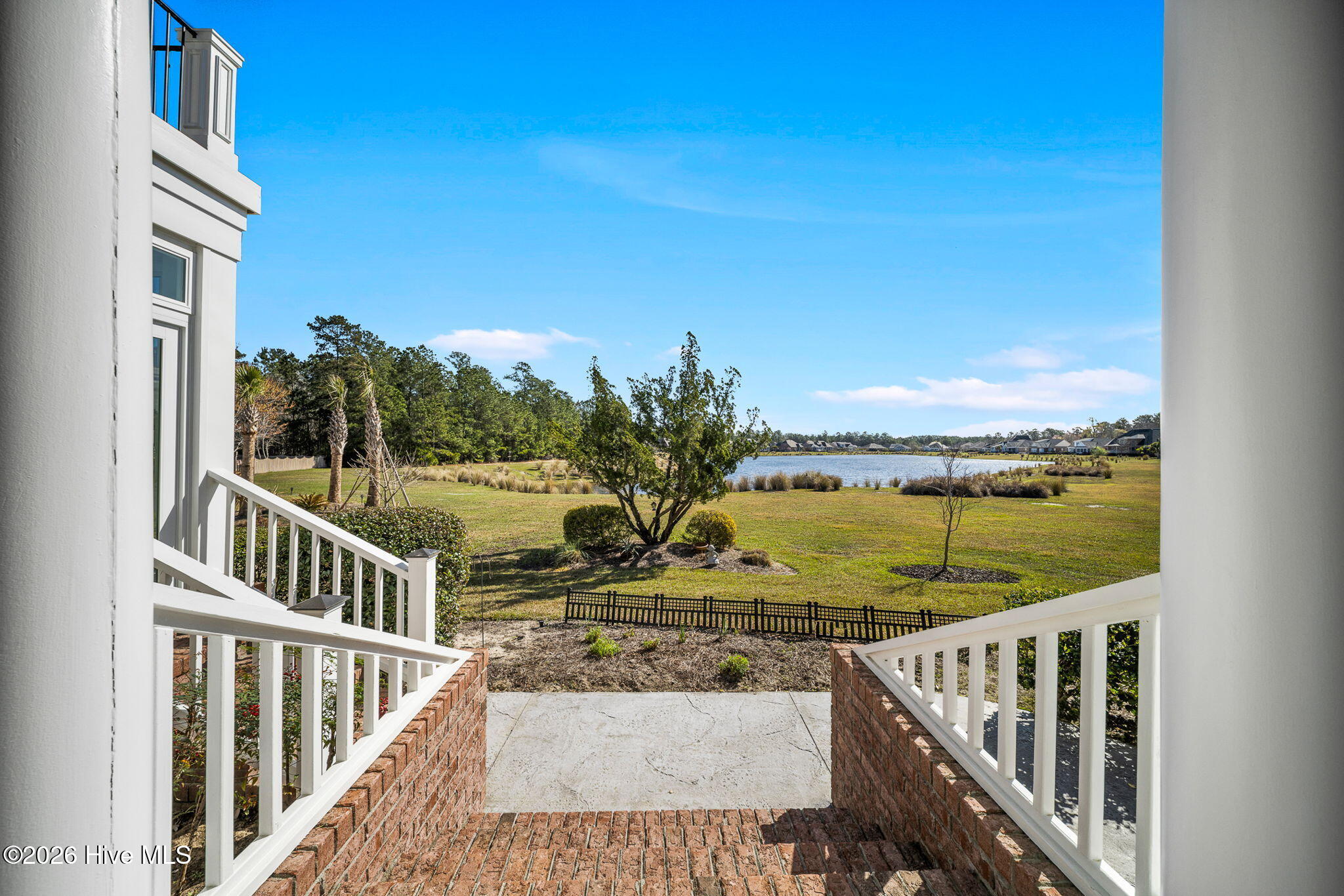 100560787 | Photo 49