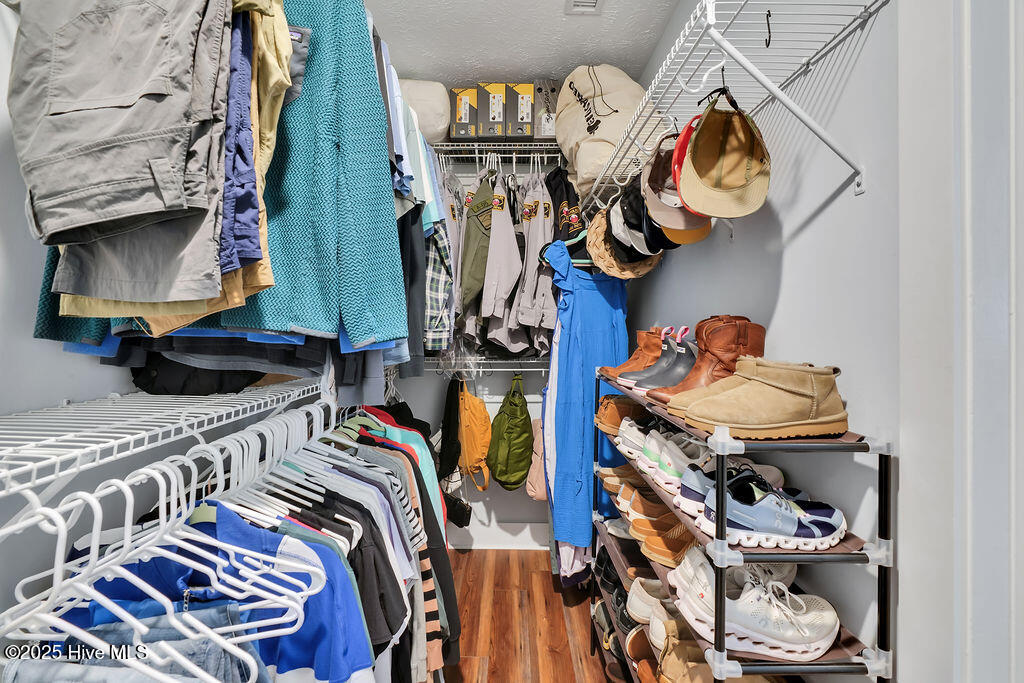 100539374 | Photo 26