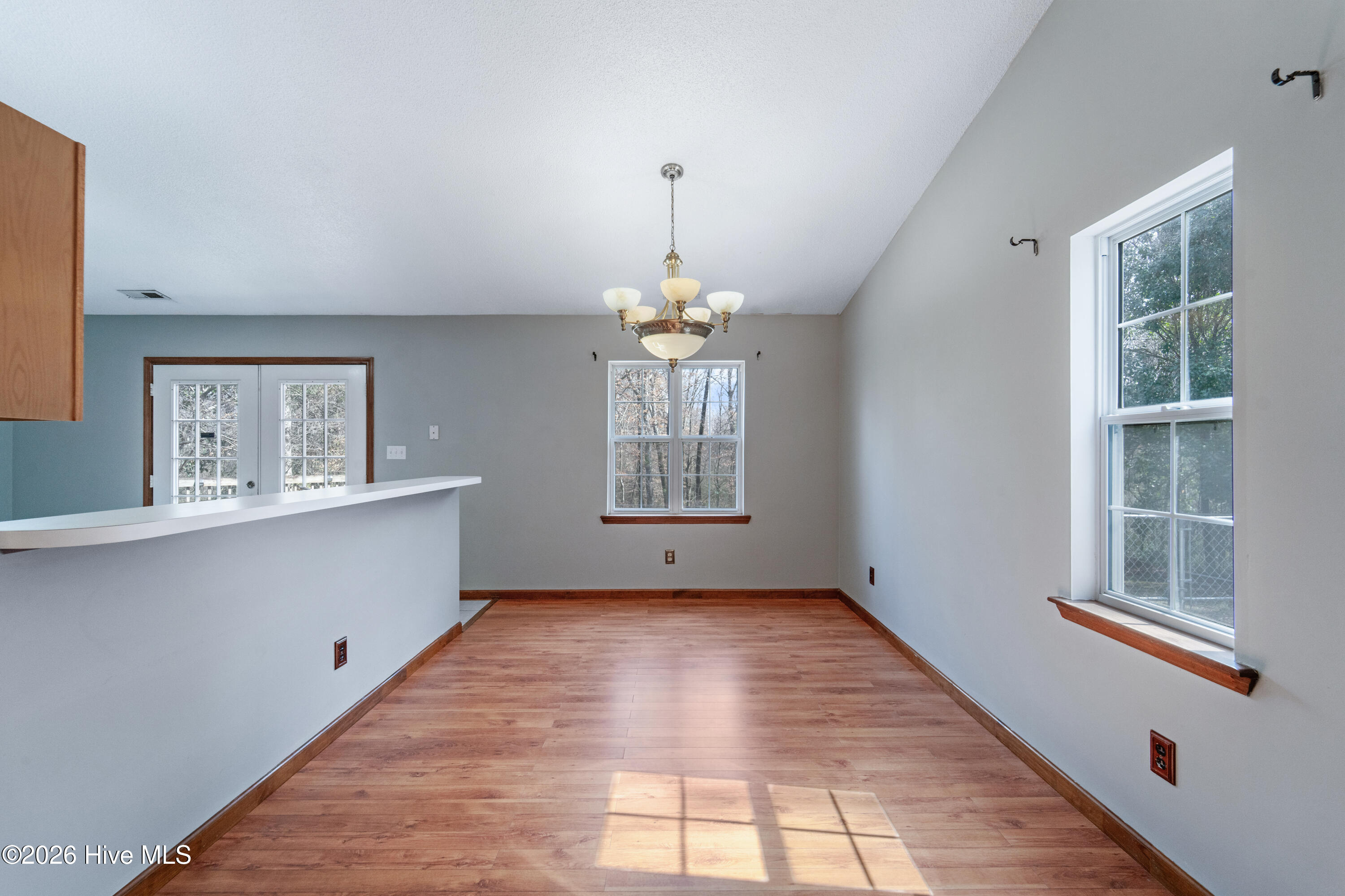 100557968 | Photo 16