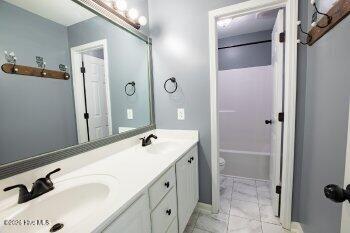 100570025 | Photo 17