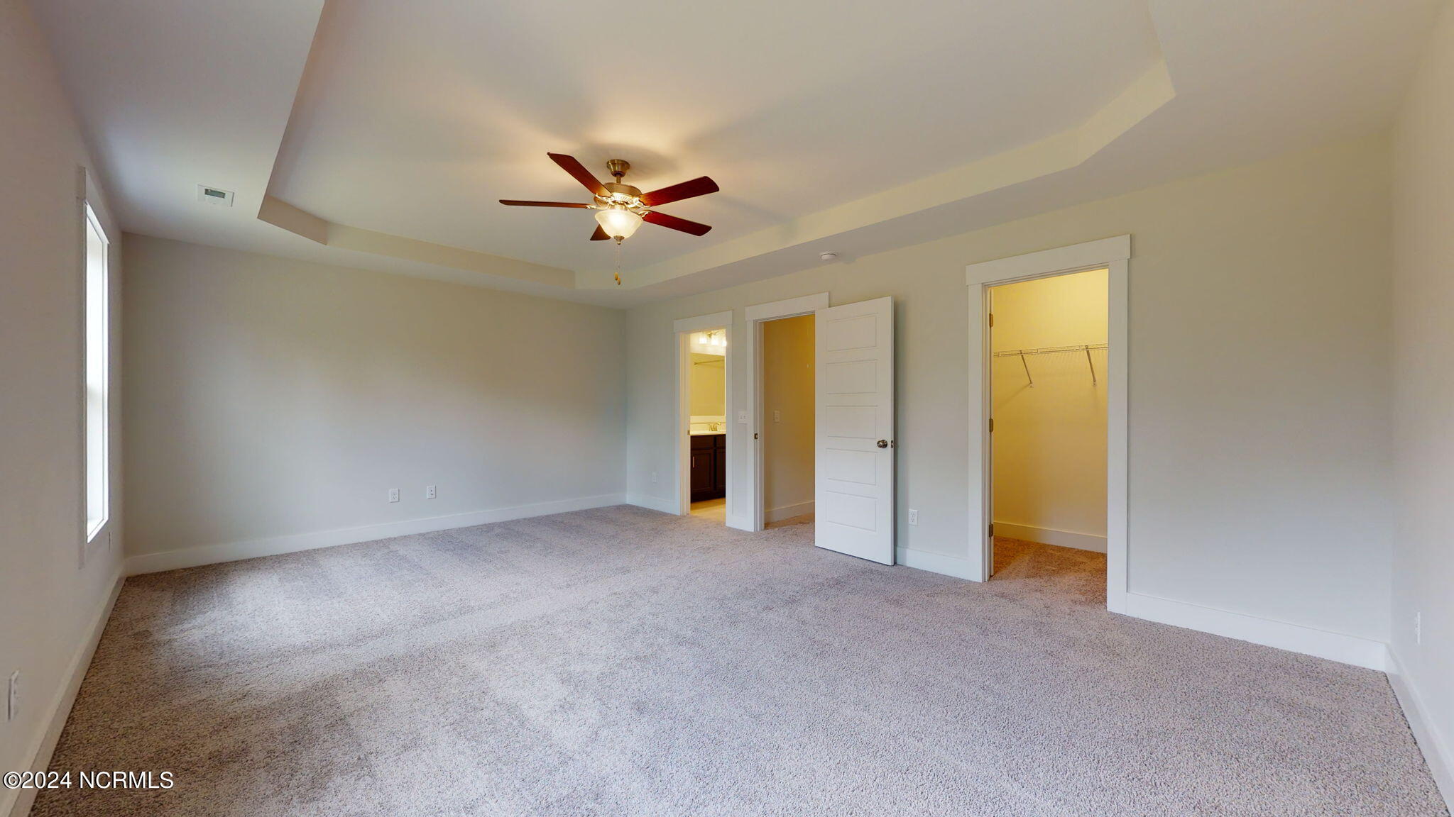 100548244 | Photo 32