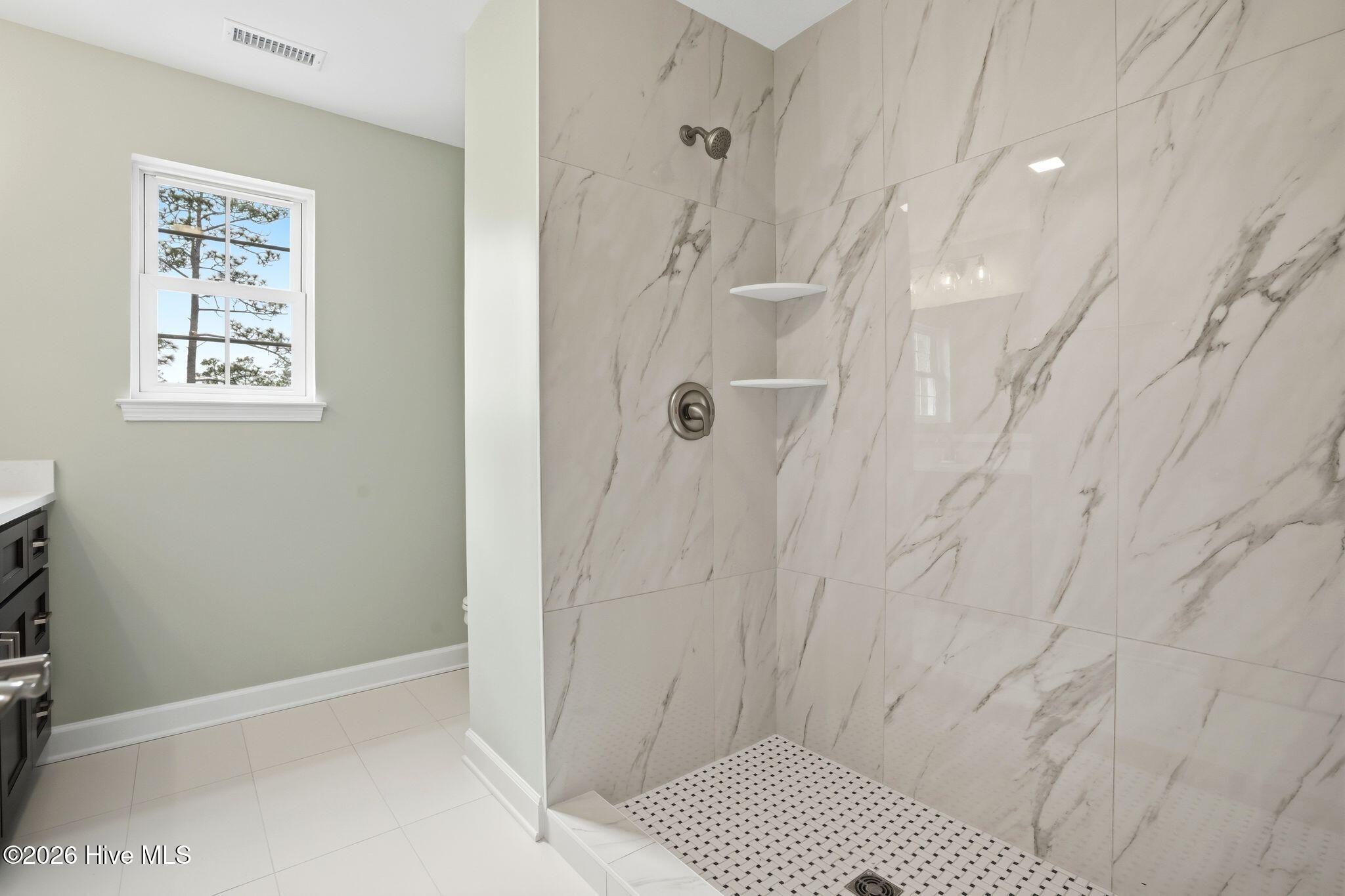 100557093 | Photo 53