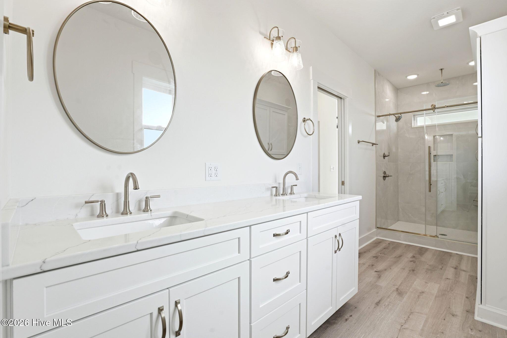 100561284 | Photo 80