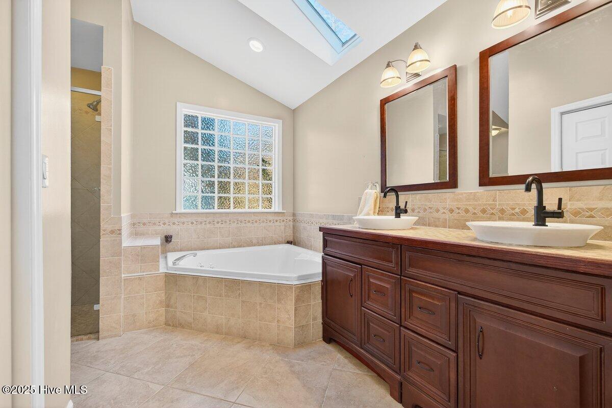 100545270 | Photo 13