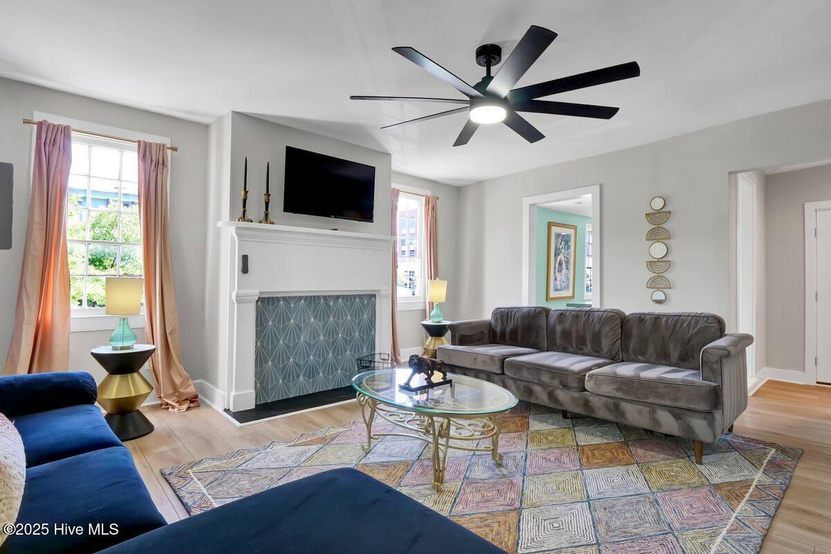 100542130 | Photo 33