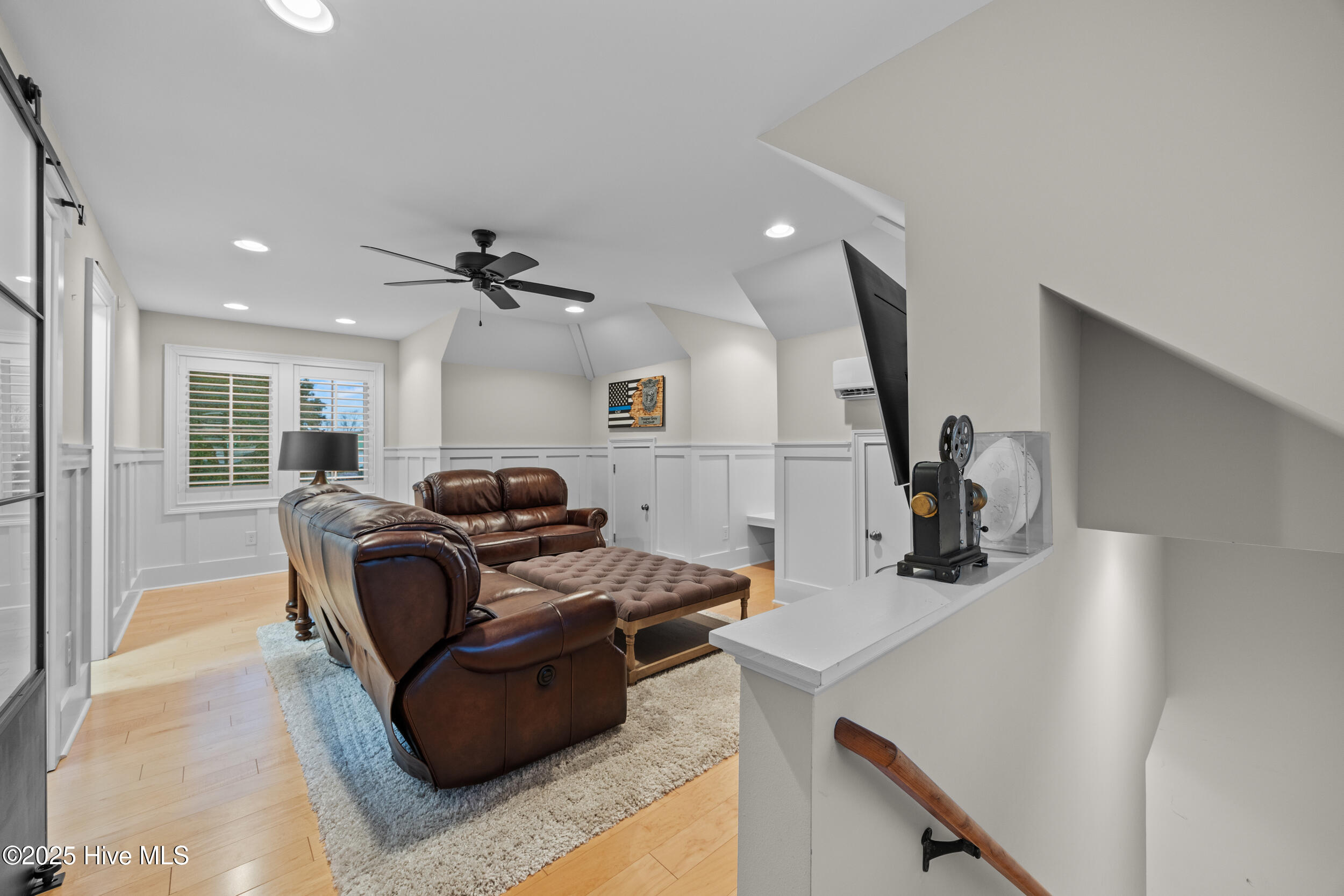 100570509 | Photo 65