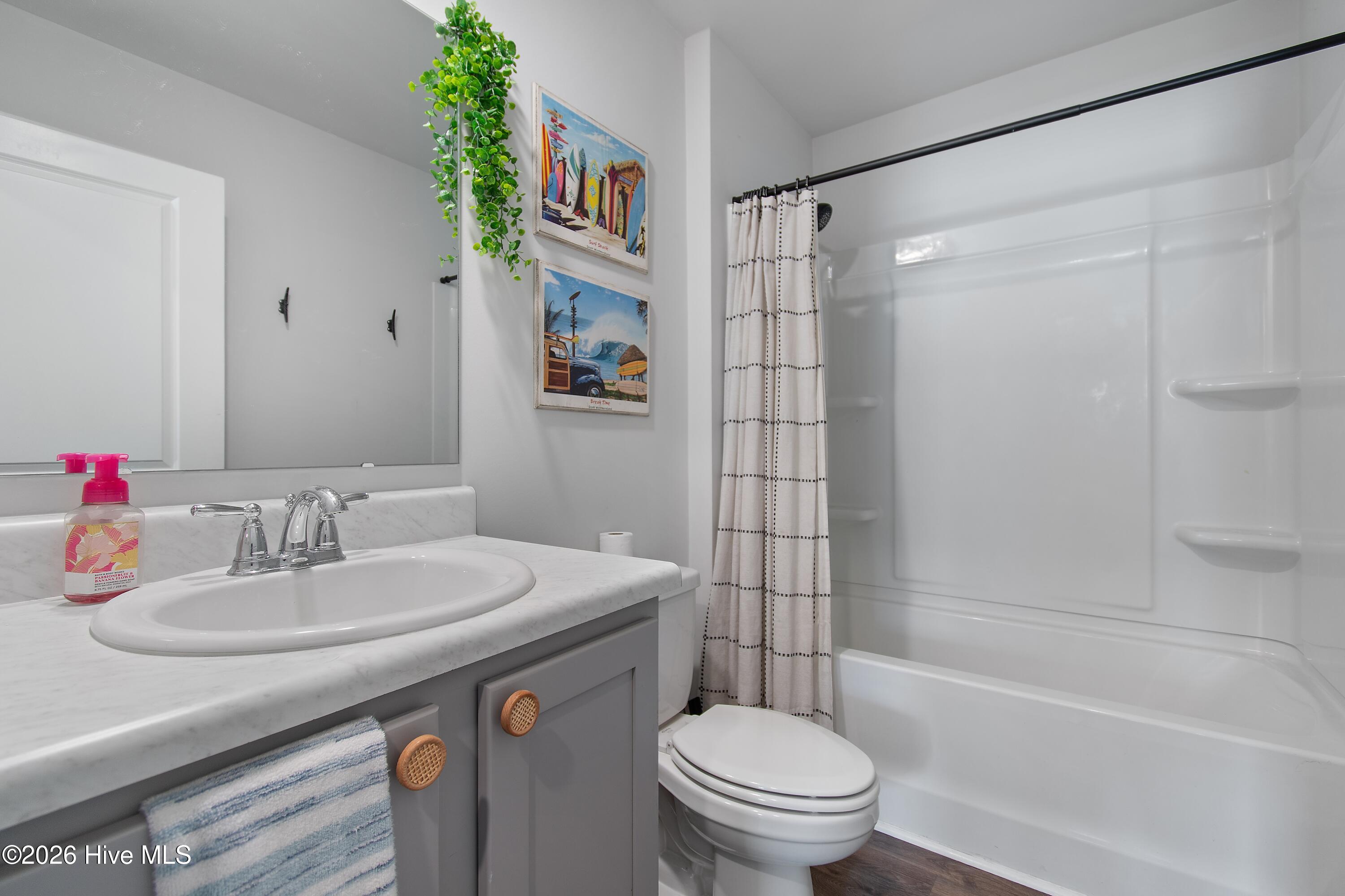 100568651 | Photo 20