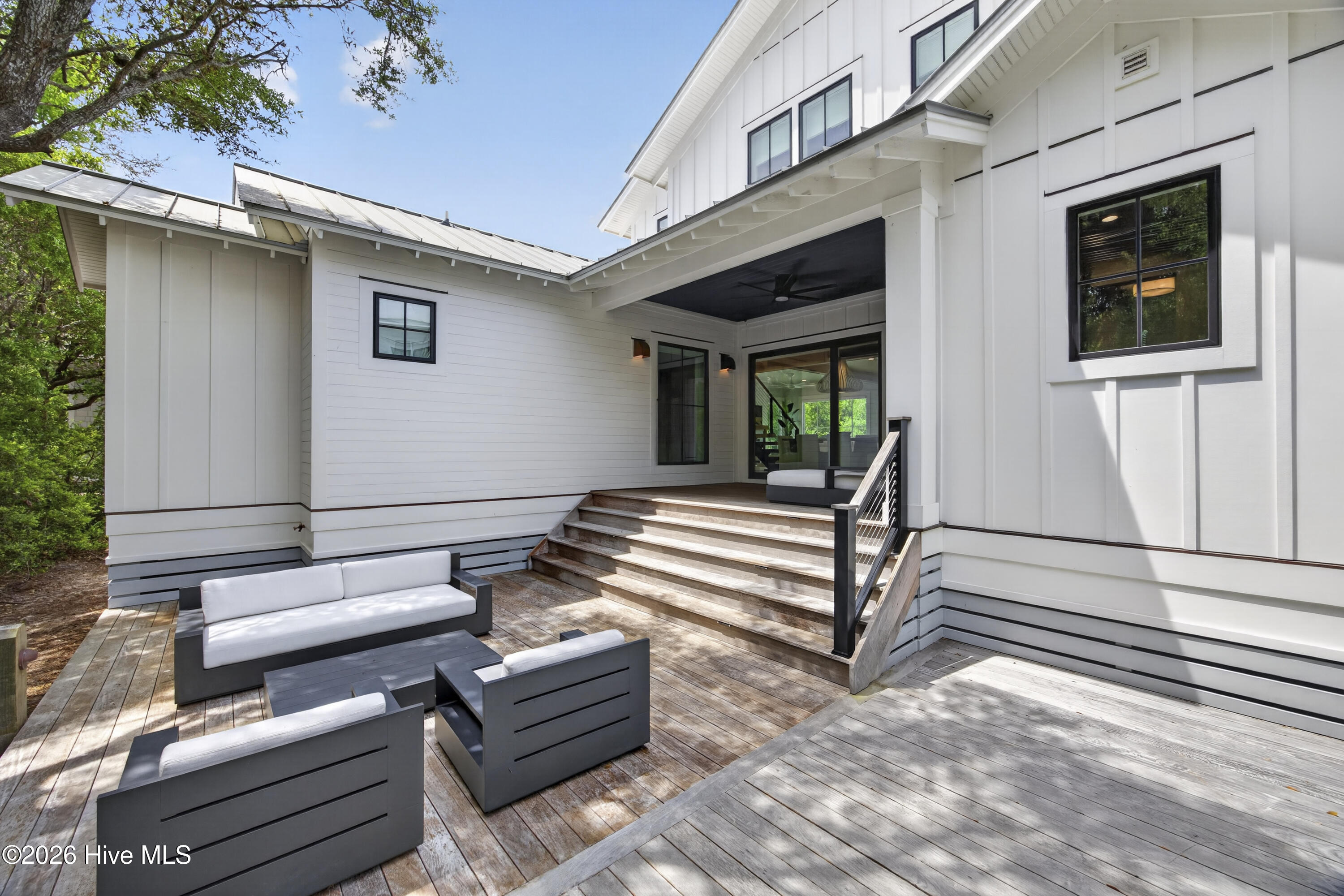 100566186 | Photo 68