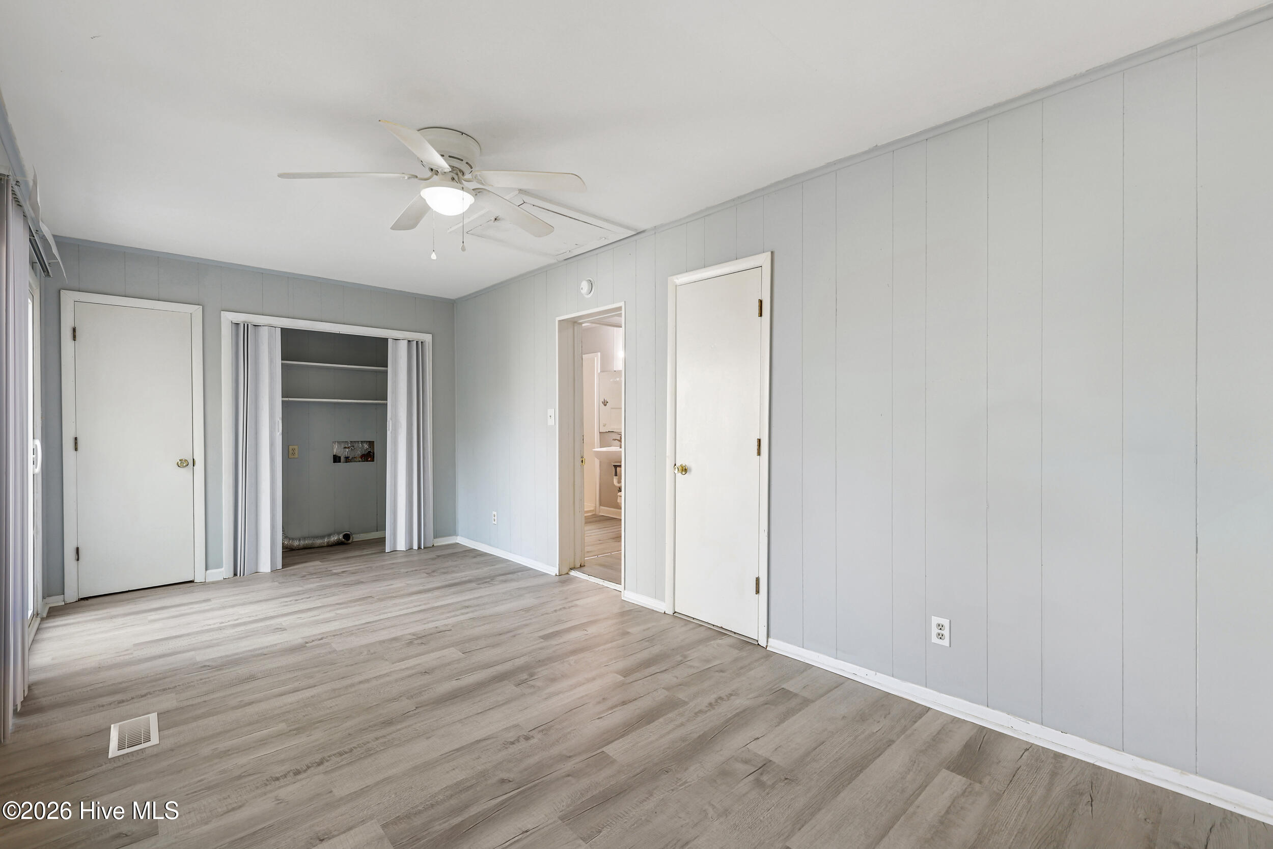 100561593 | Photo 21