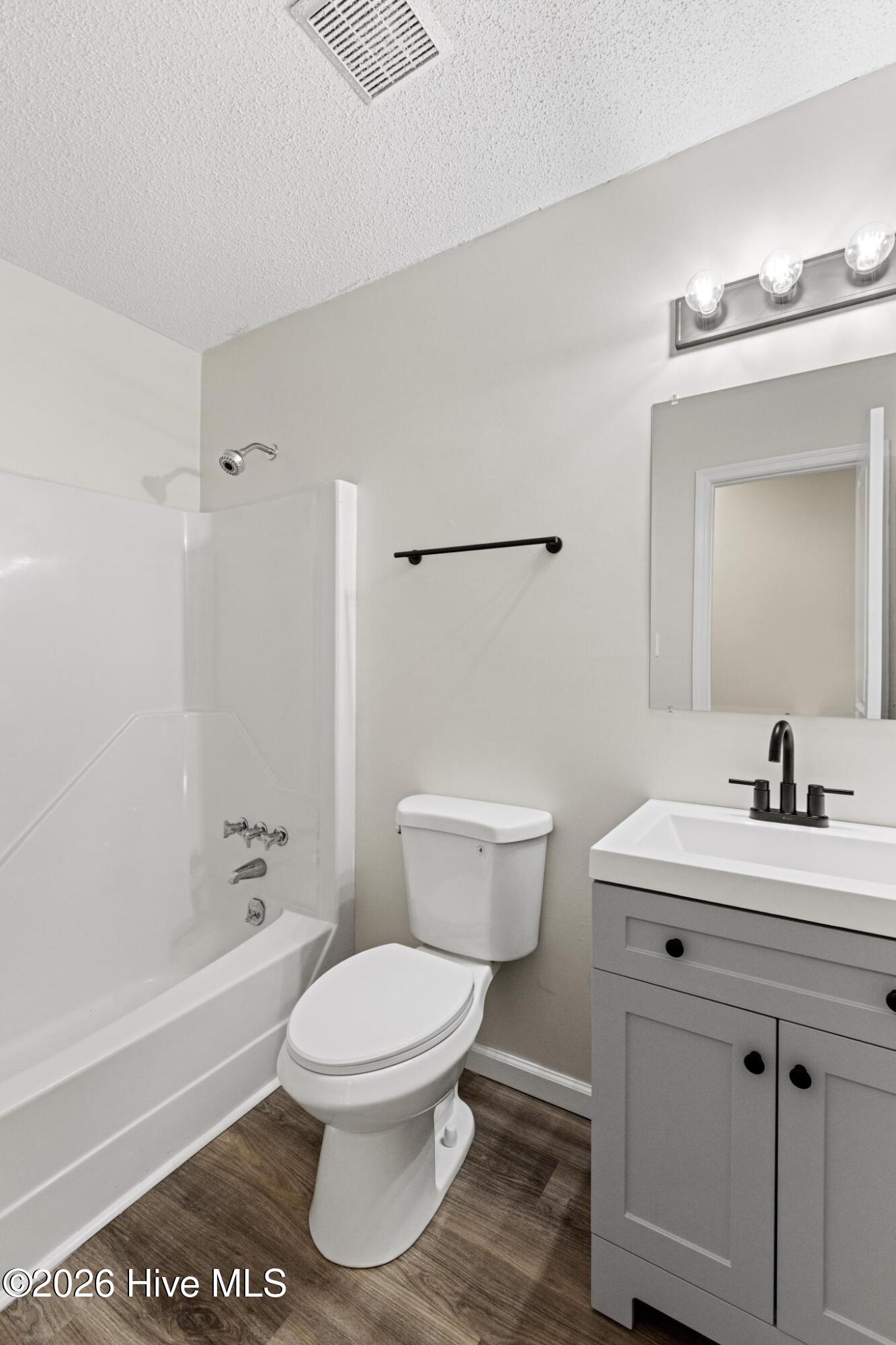 100565282 | Photo 19