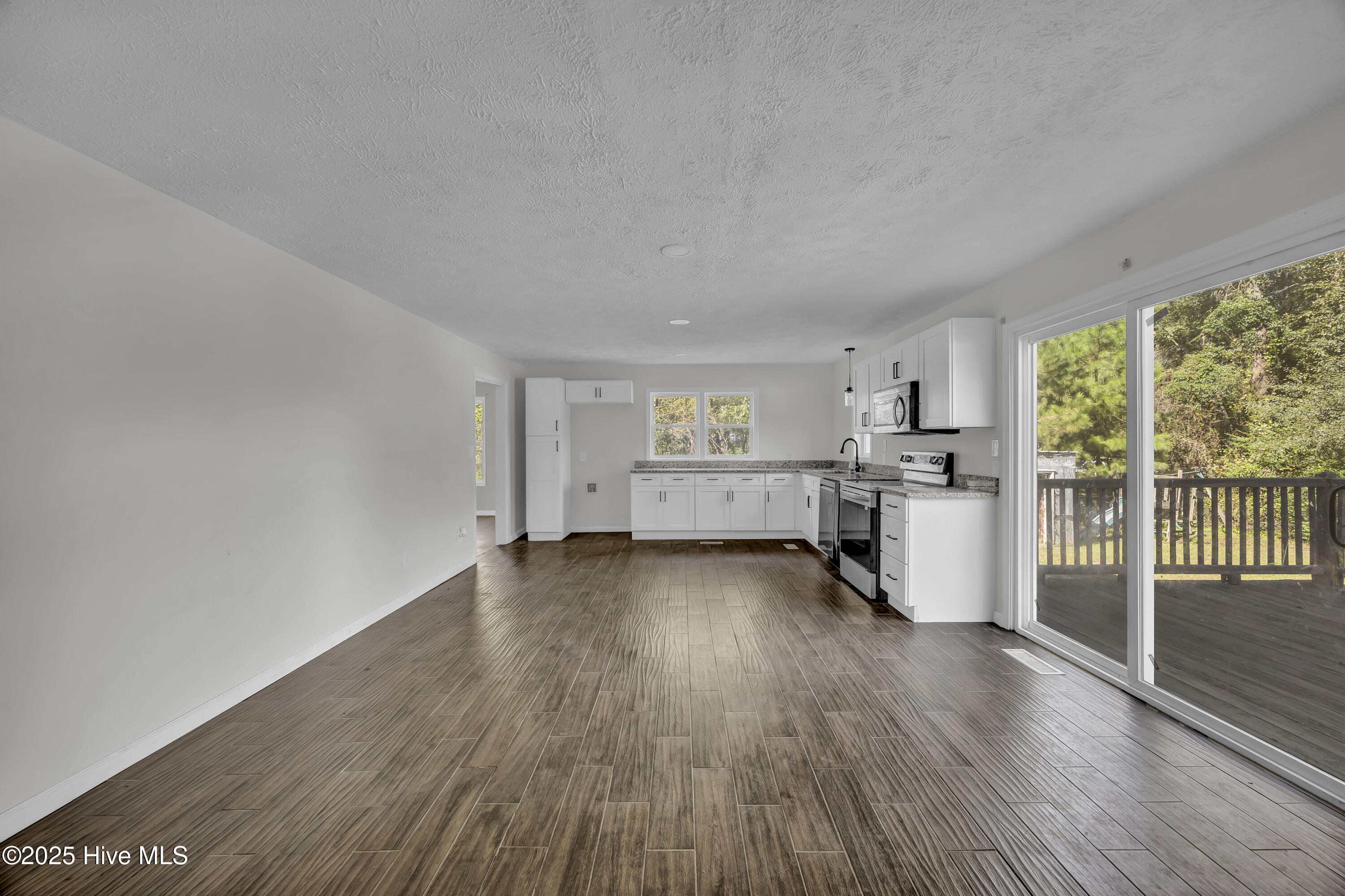 100537588 | Photo 10