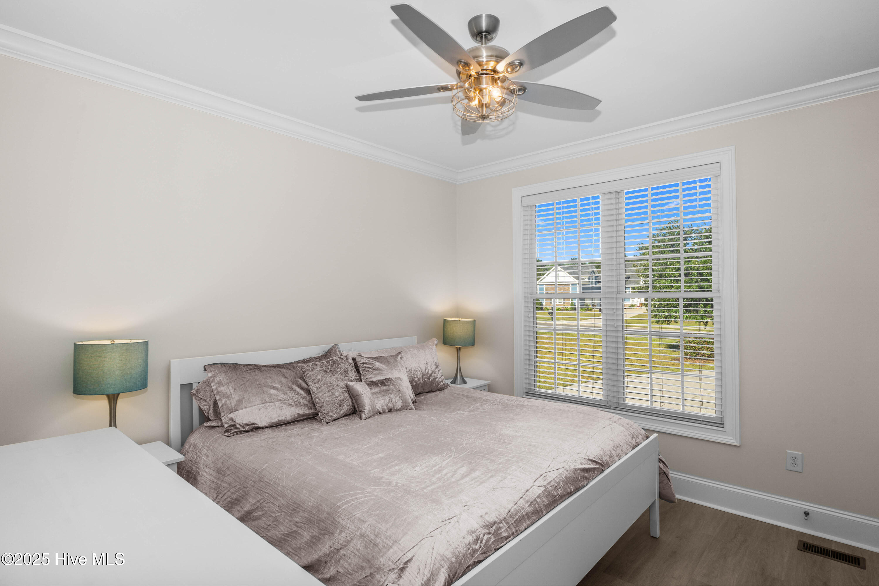 100537525 | Photo 40