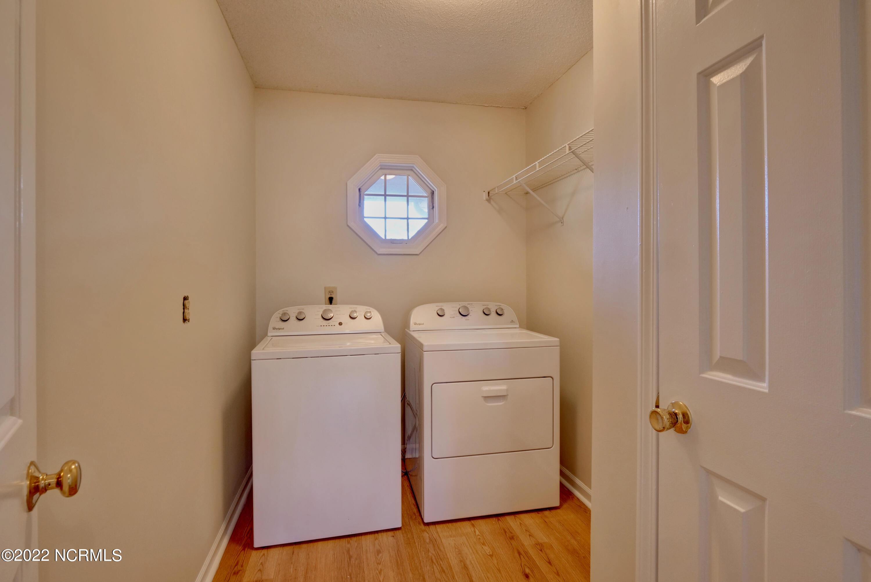 100550204 | Photo 23