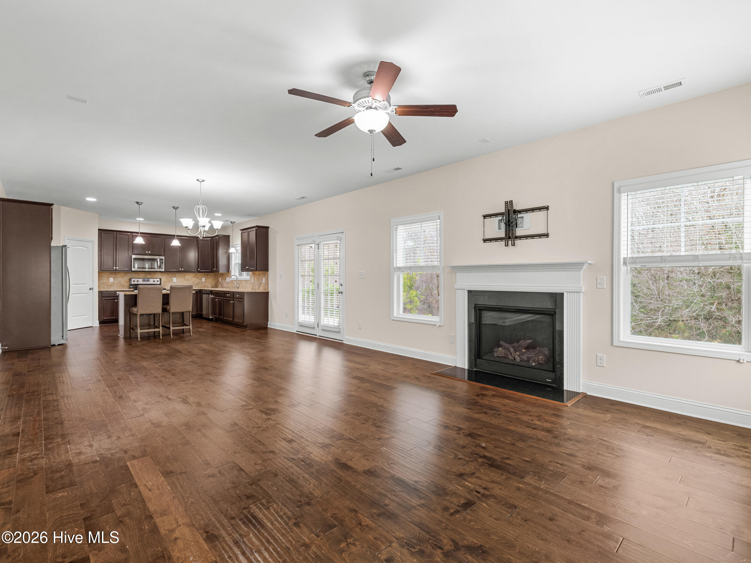 100548772 | Photo 14